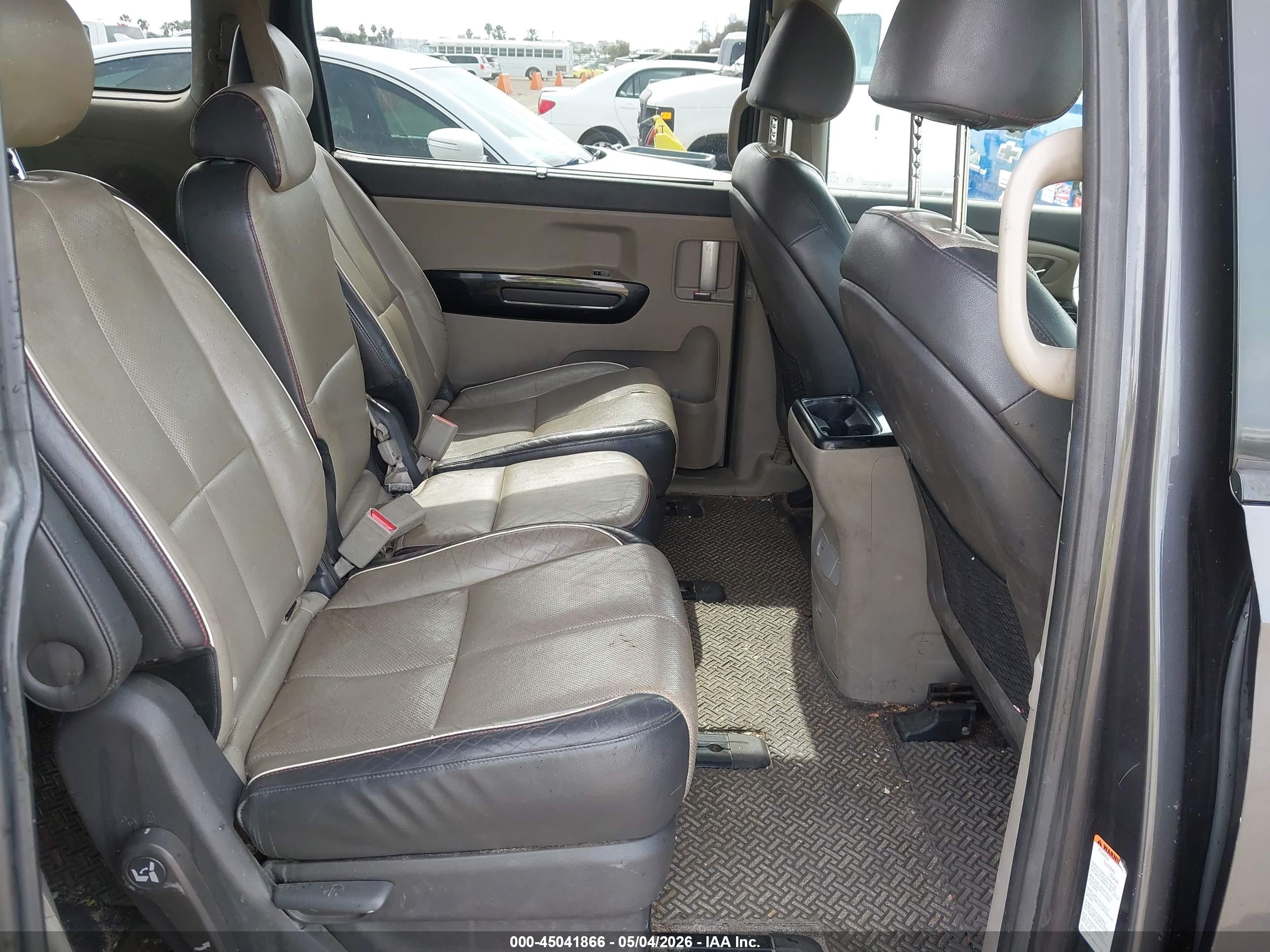 KIA SEDONA image 8
