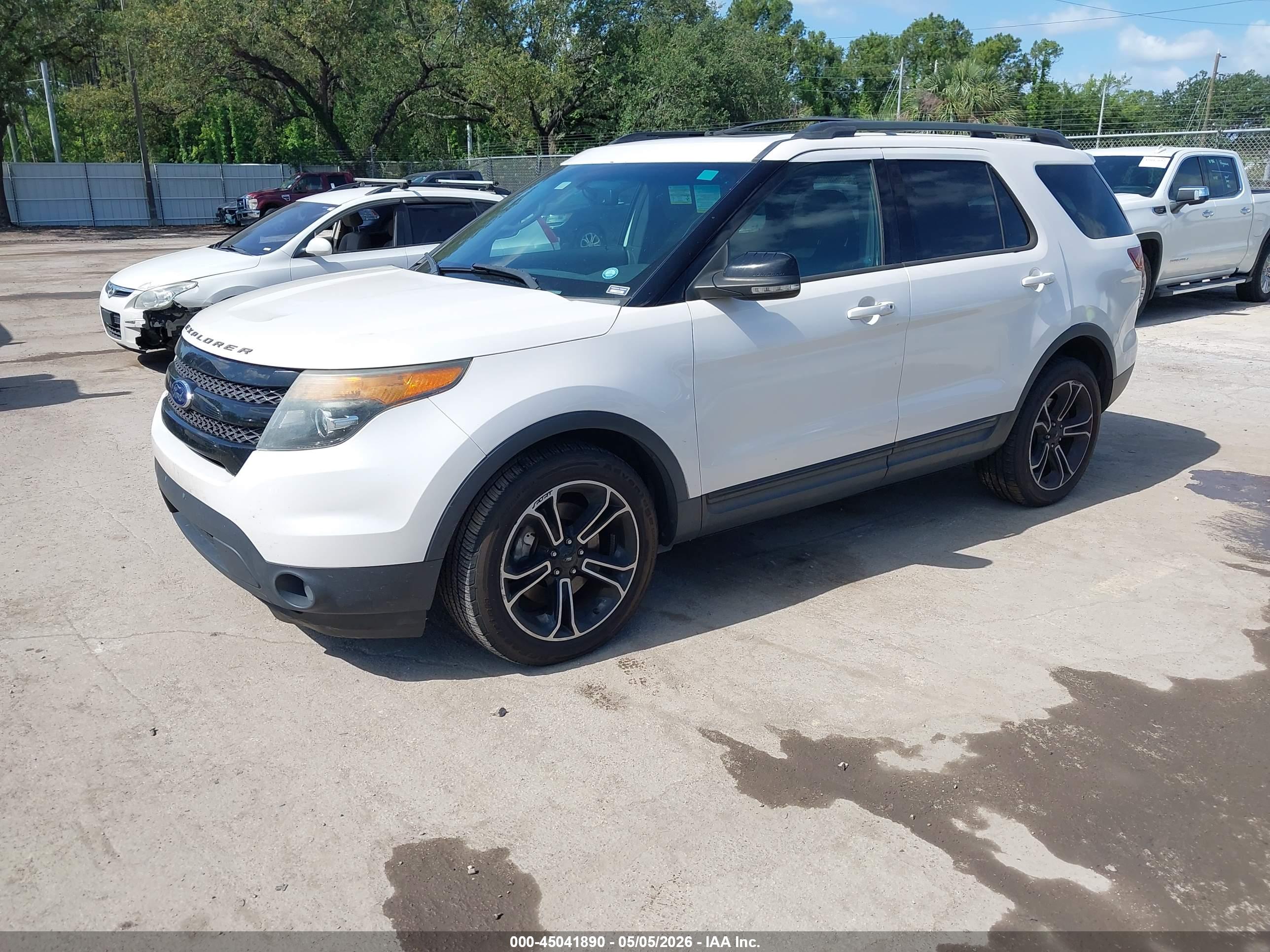 FORD EXPLORER image 2