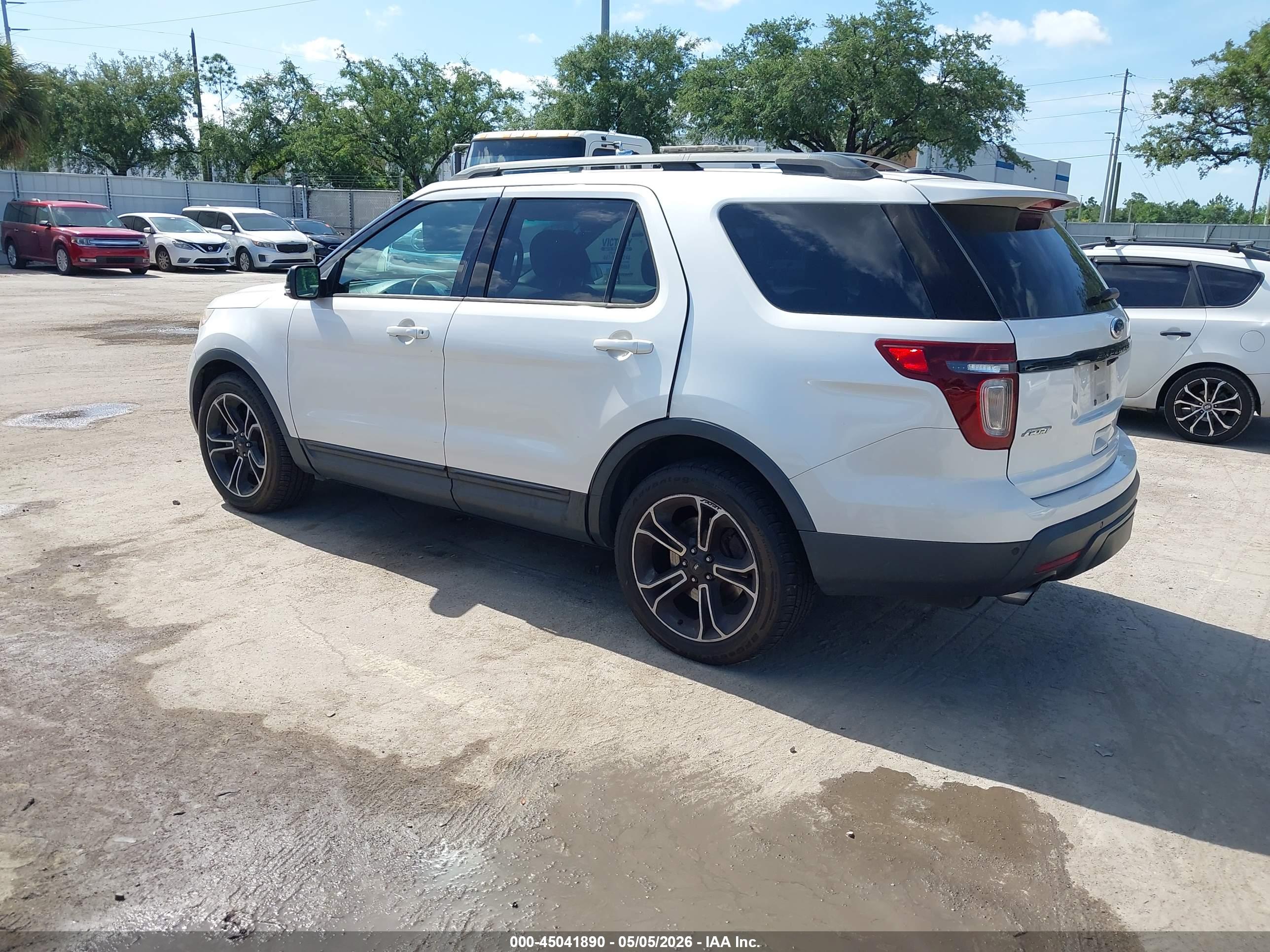 FORD EXPLORER image 3