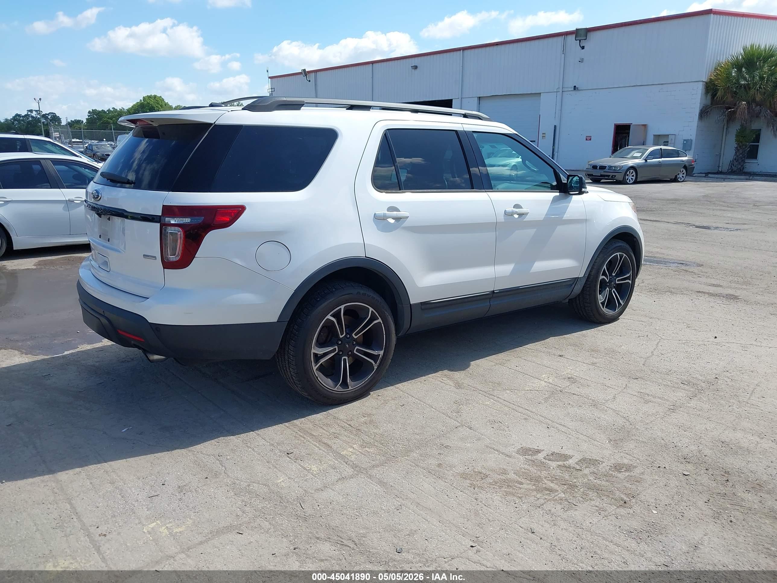 FORD EXPLORER image 4