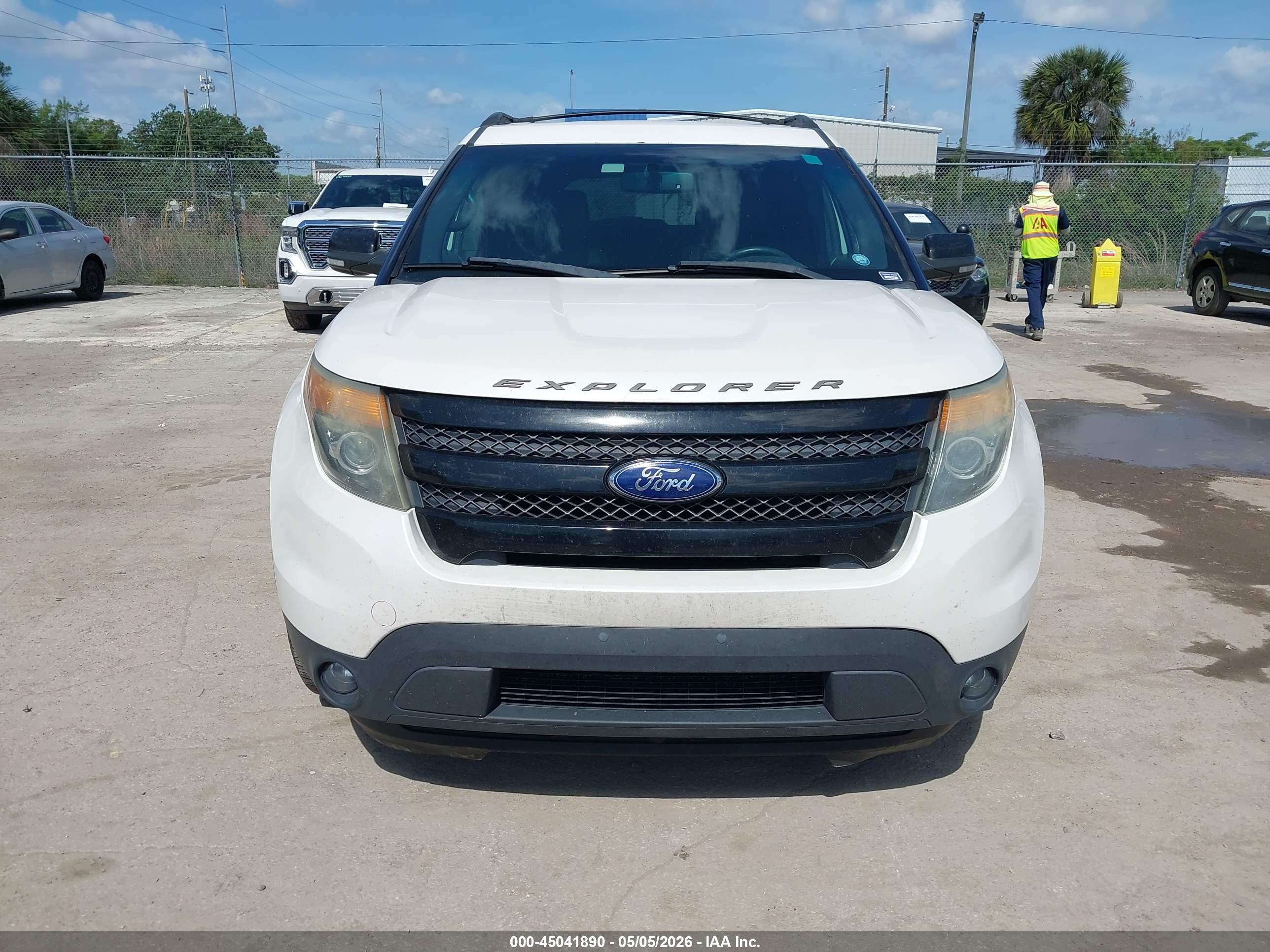 FORD EXPLORER image 6