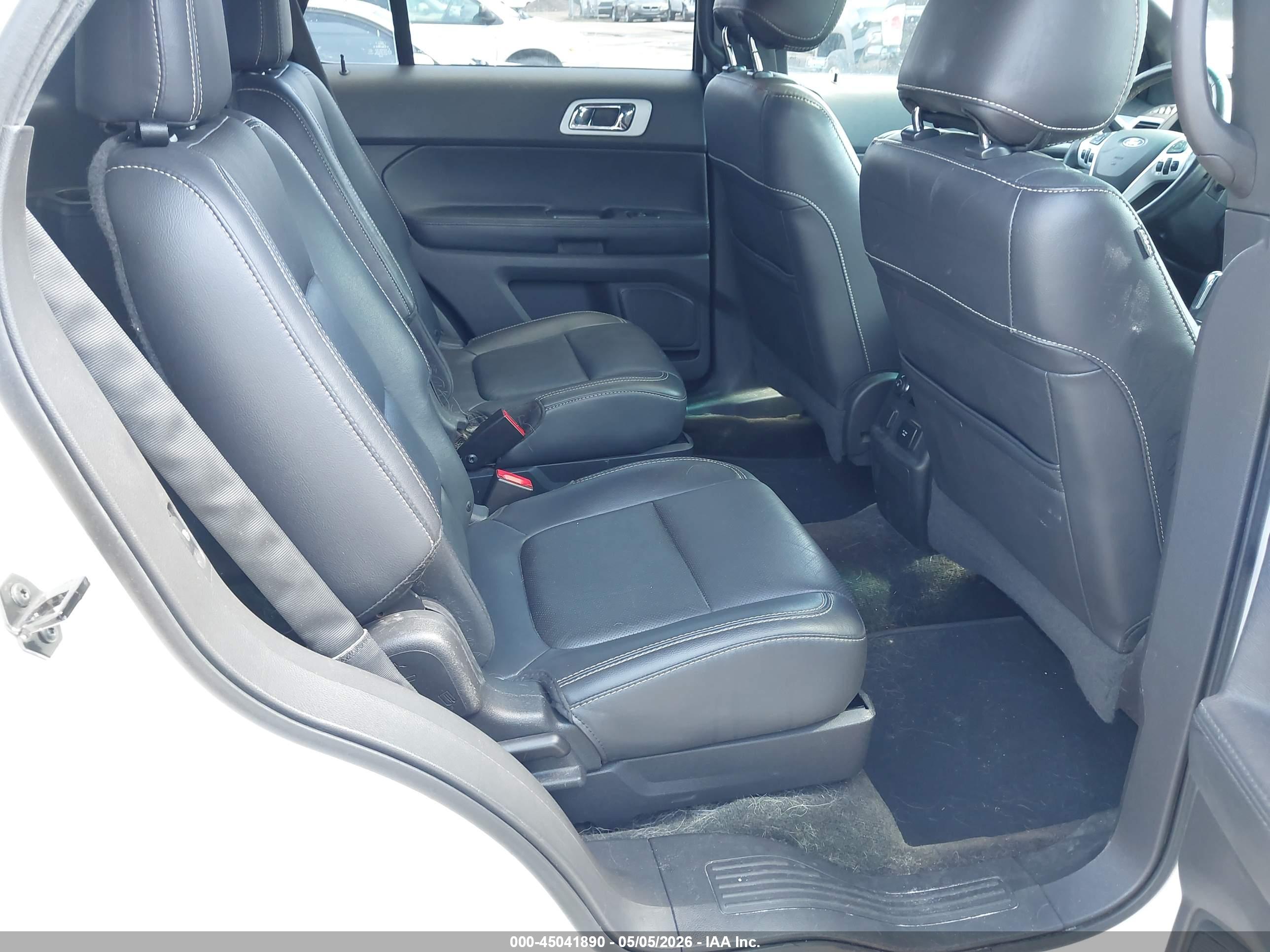 FORD EXPLORER image 8