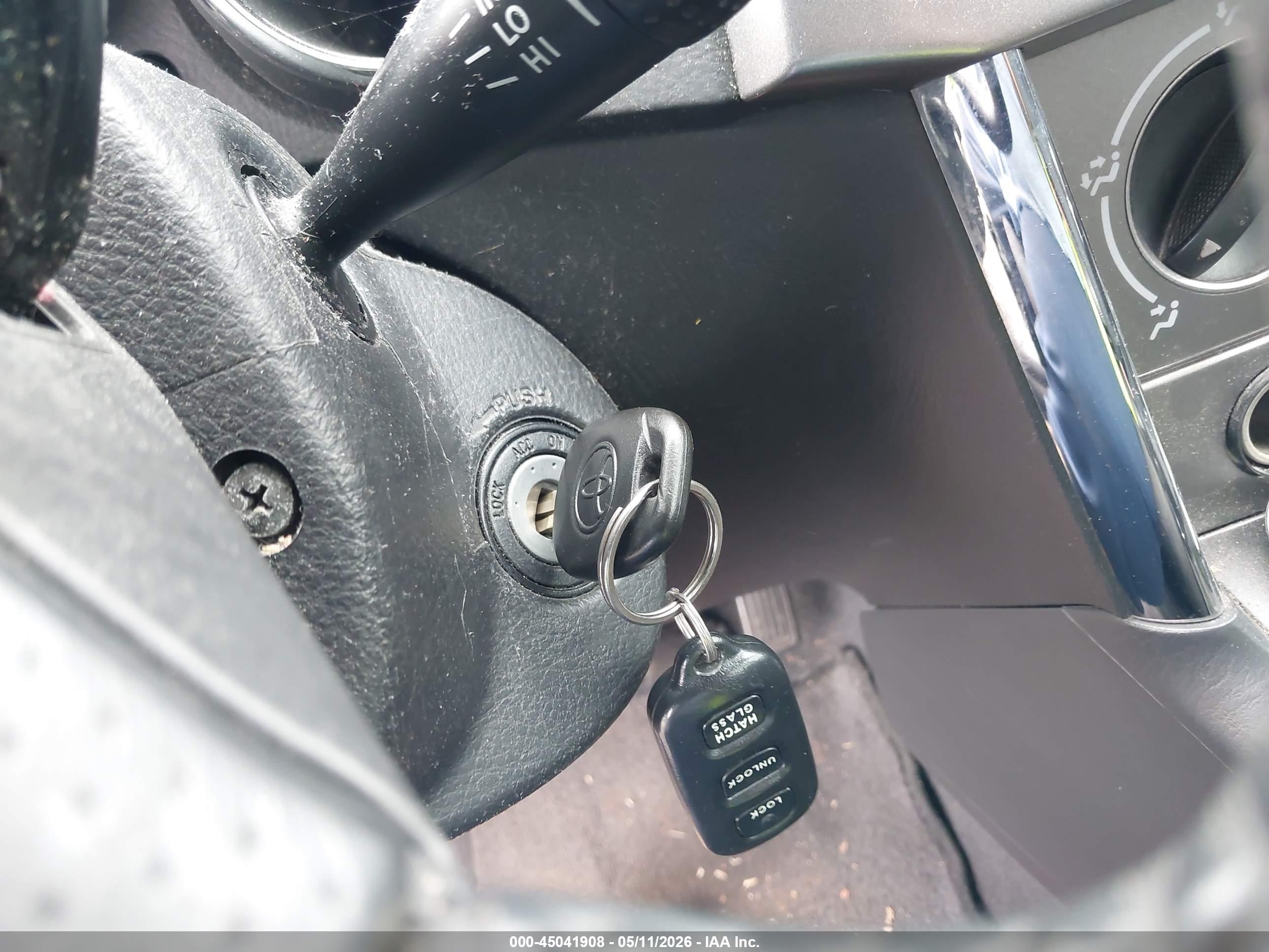TOYOTA MATRIX image 11