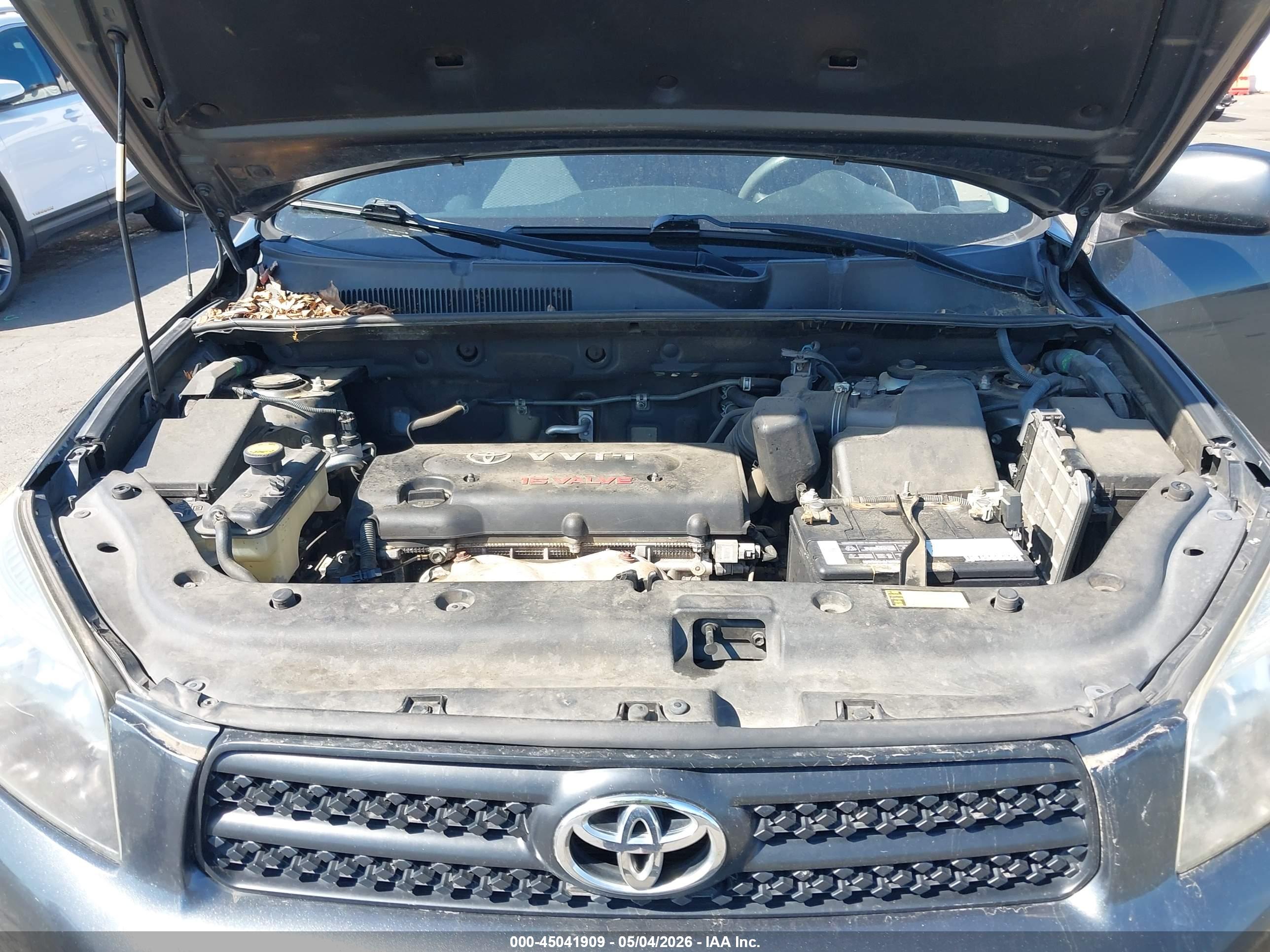 TOYOTA RAV4 image 10