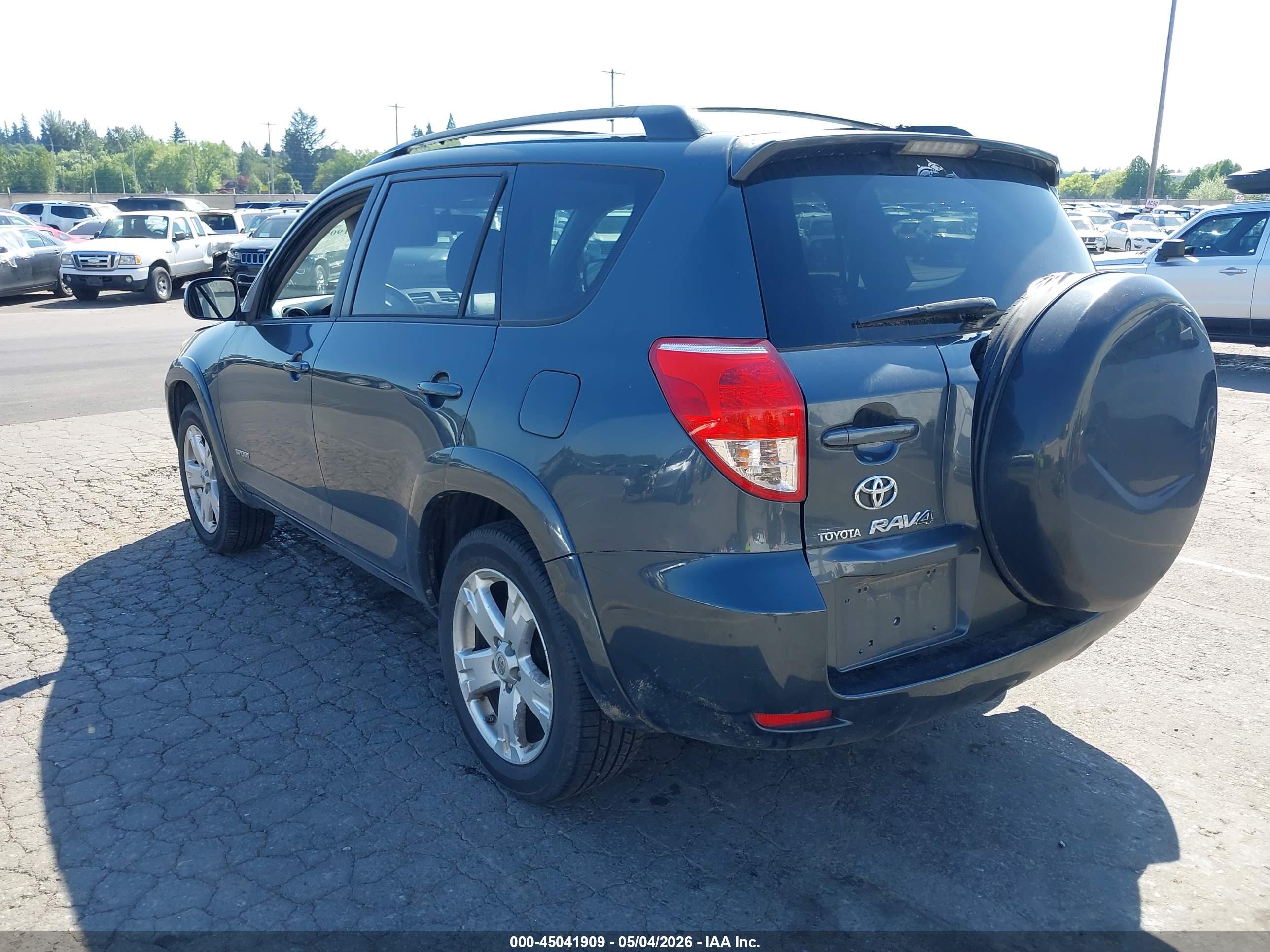TOYOTA RAV4 image 3