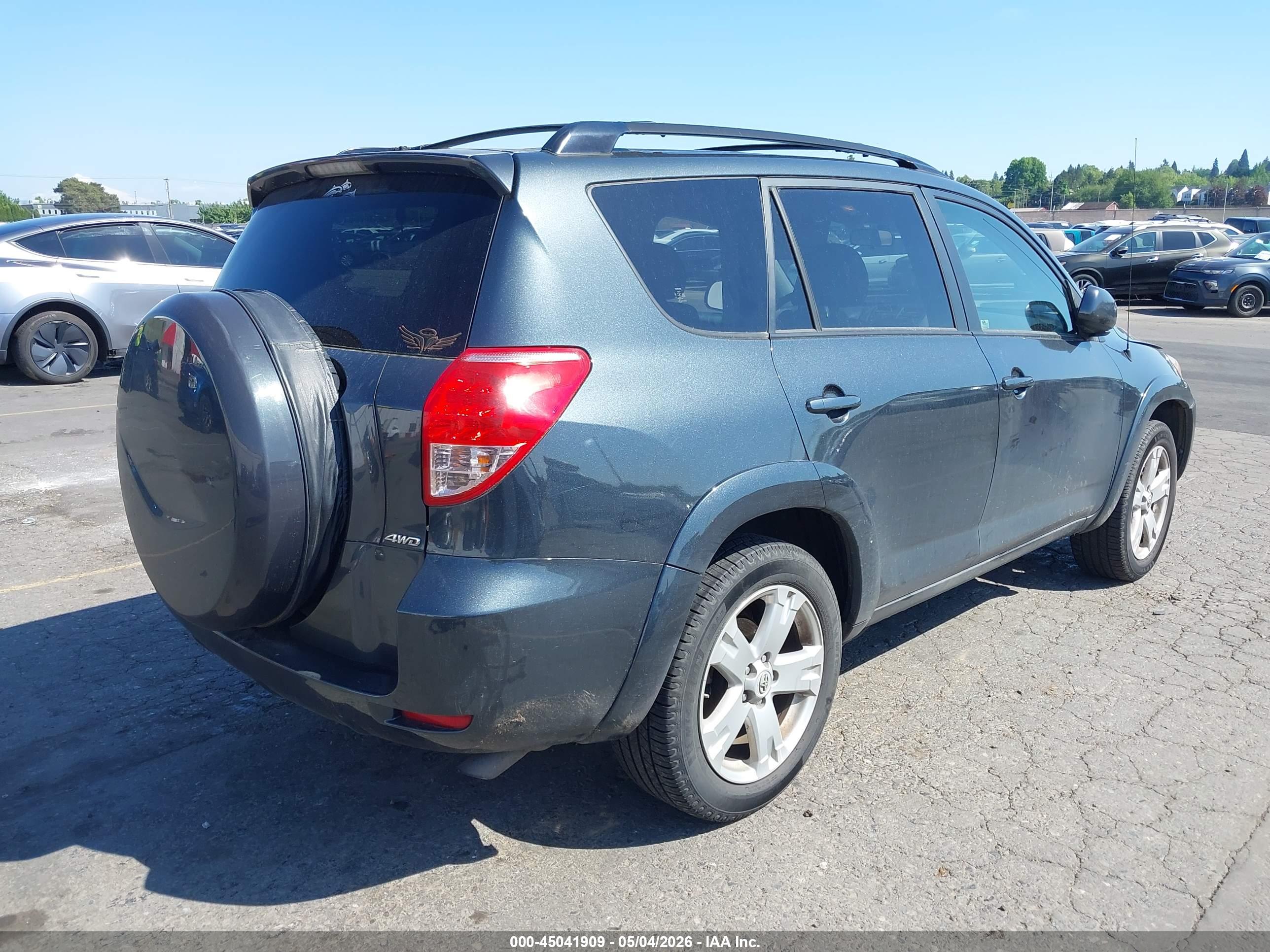 TOYOTA RAV4 image 4