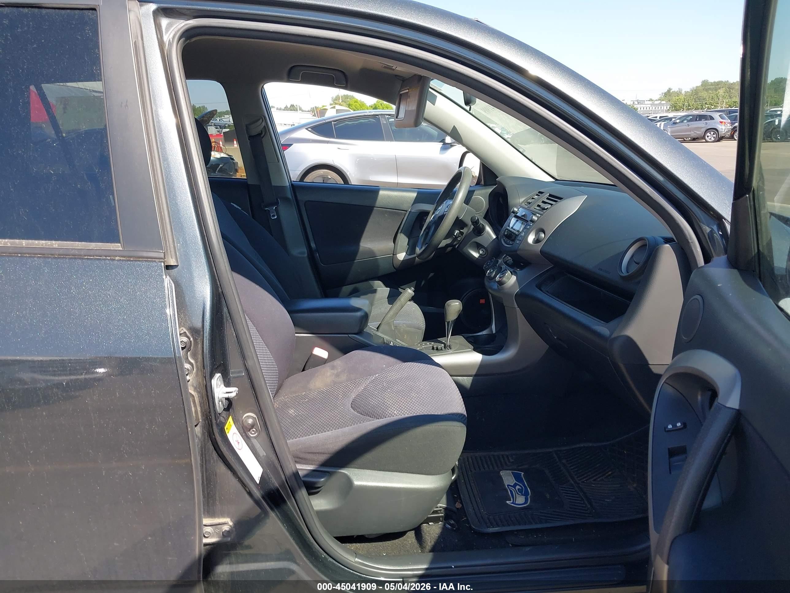 TOYOTA RAV4 image 5