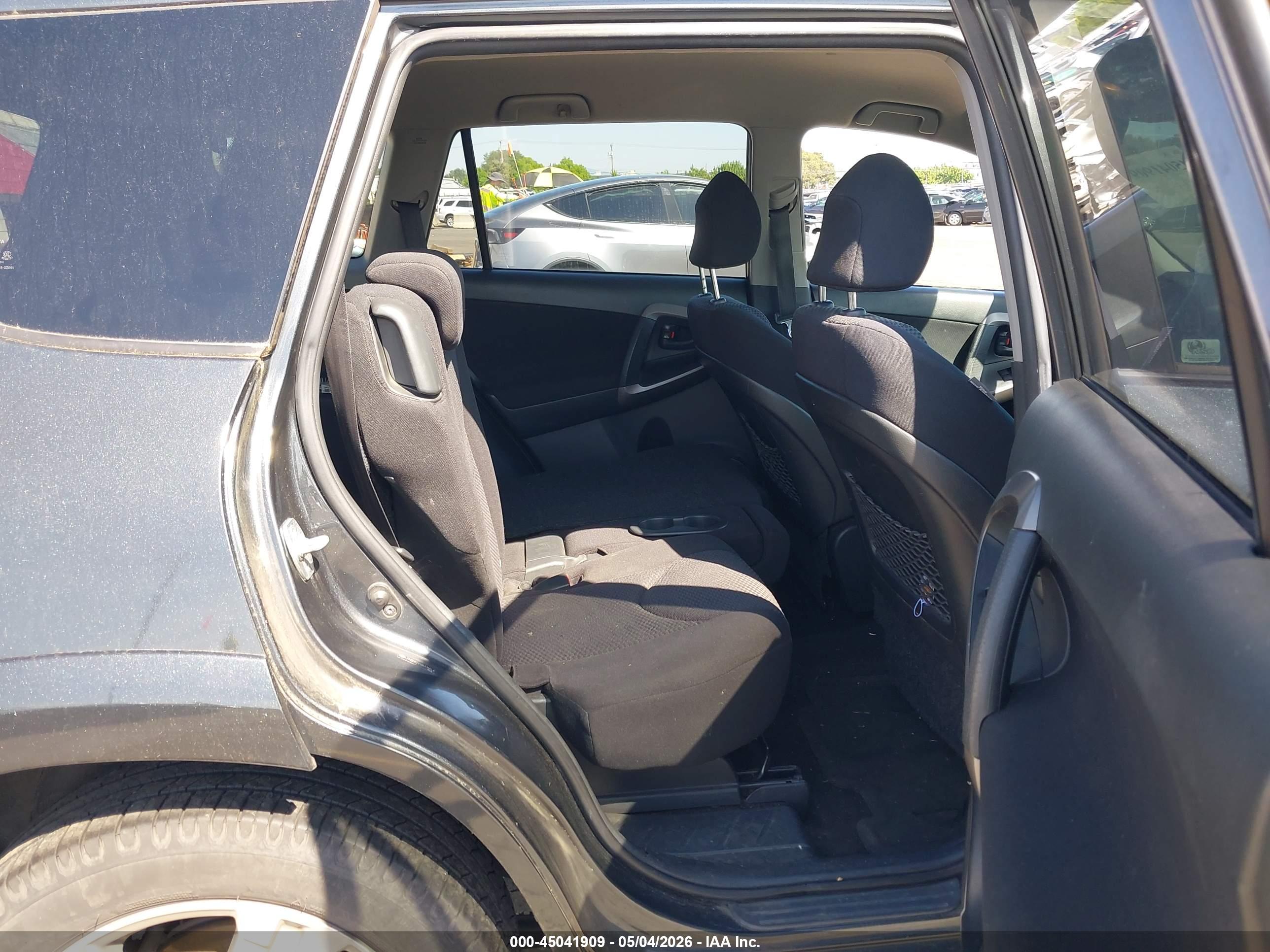 TOYOTA RAV4 image 8