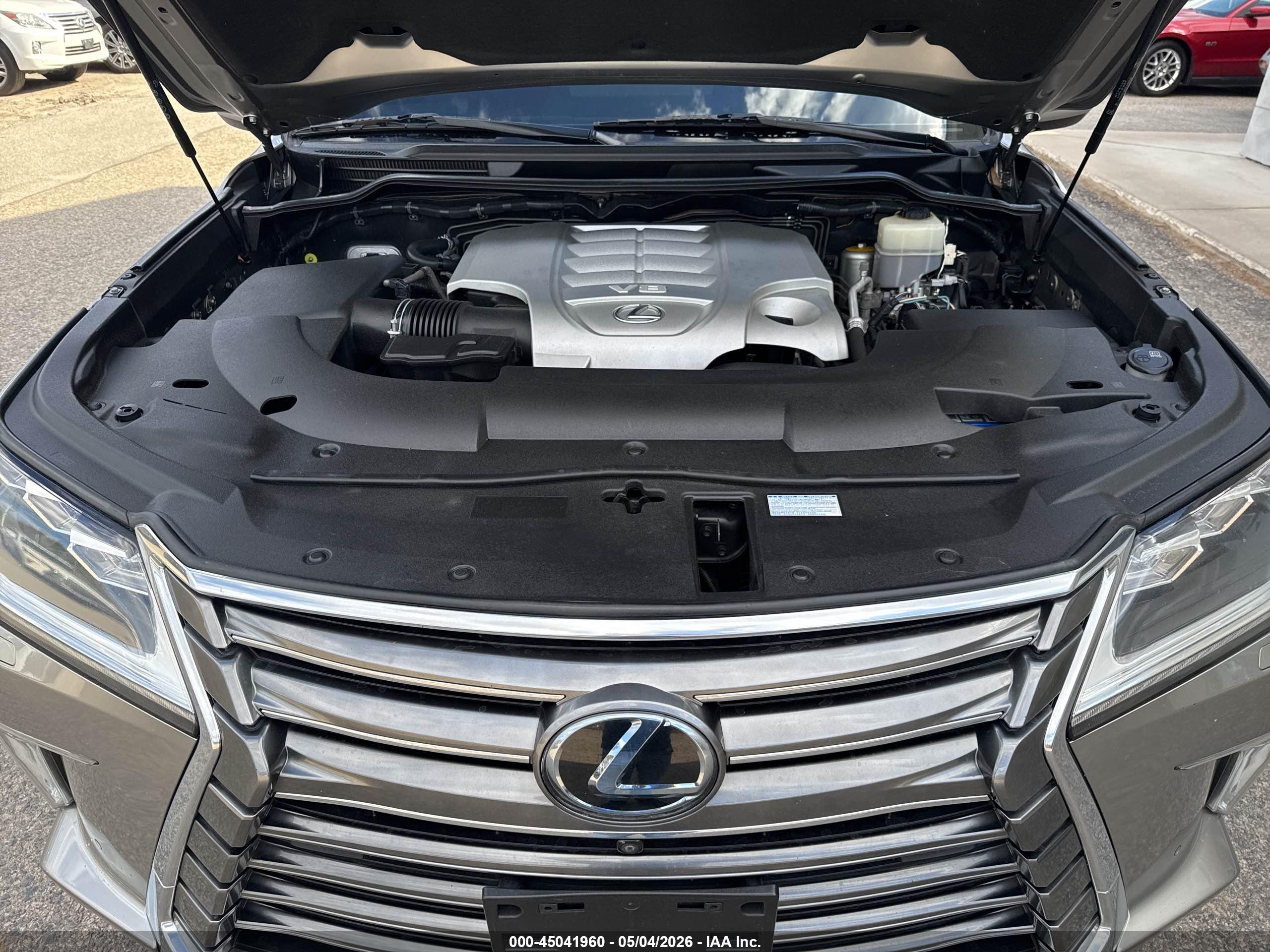 LEXUS LX image 10