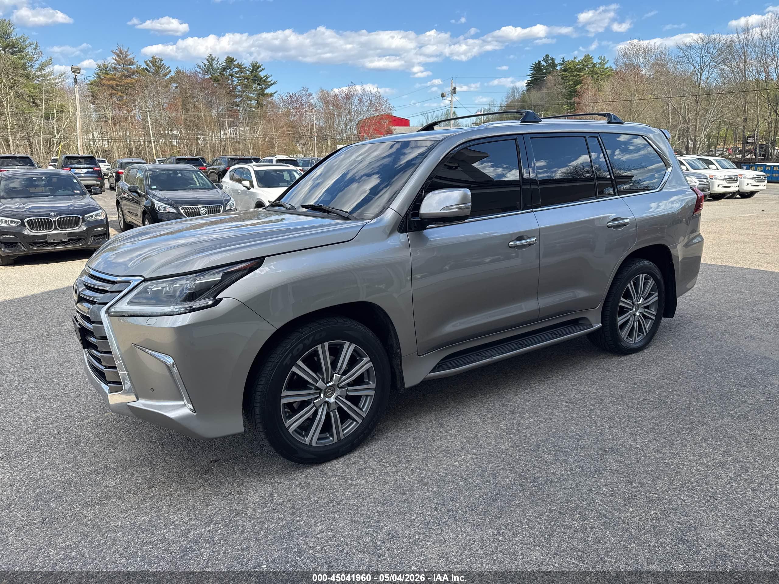 LEXUS LX image 2