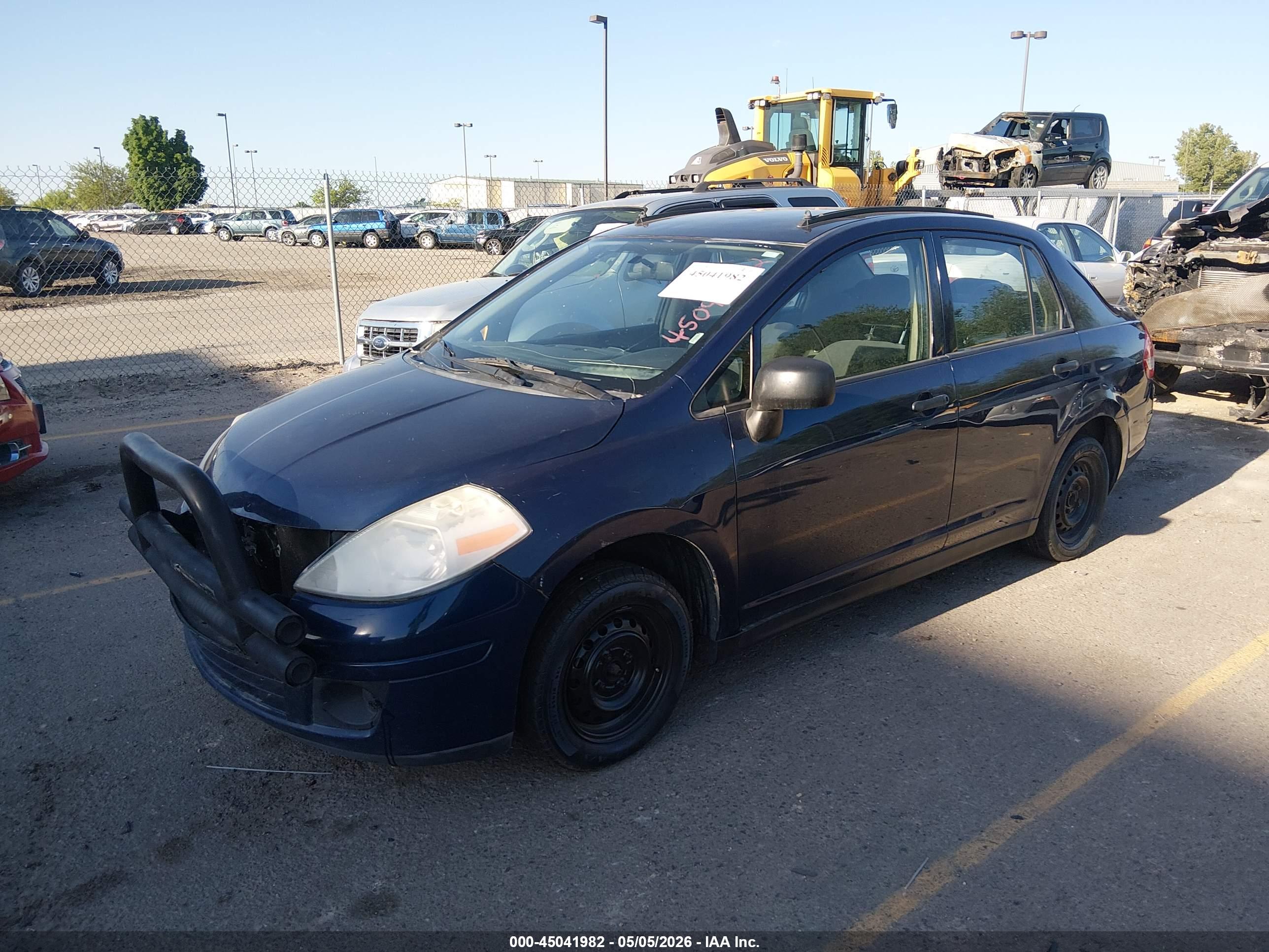 NISSAN VERSA image 2