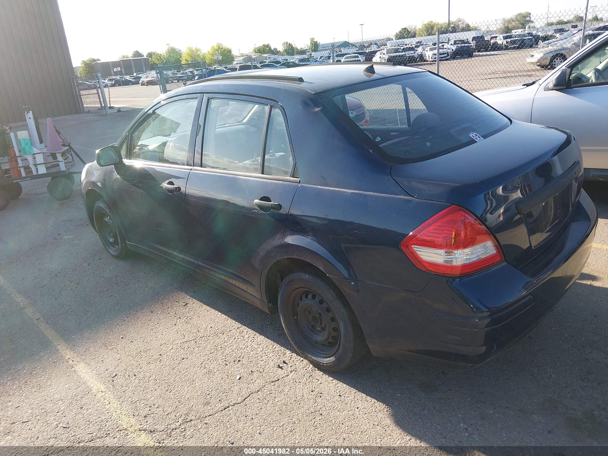 NISSAN VERSA image 3