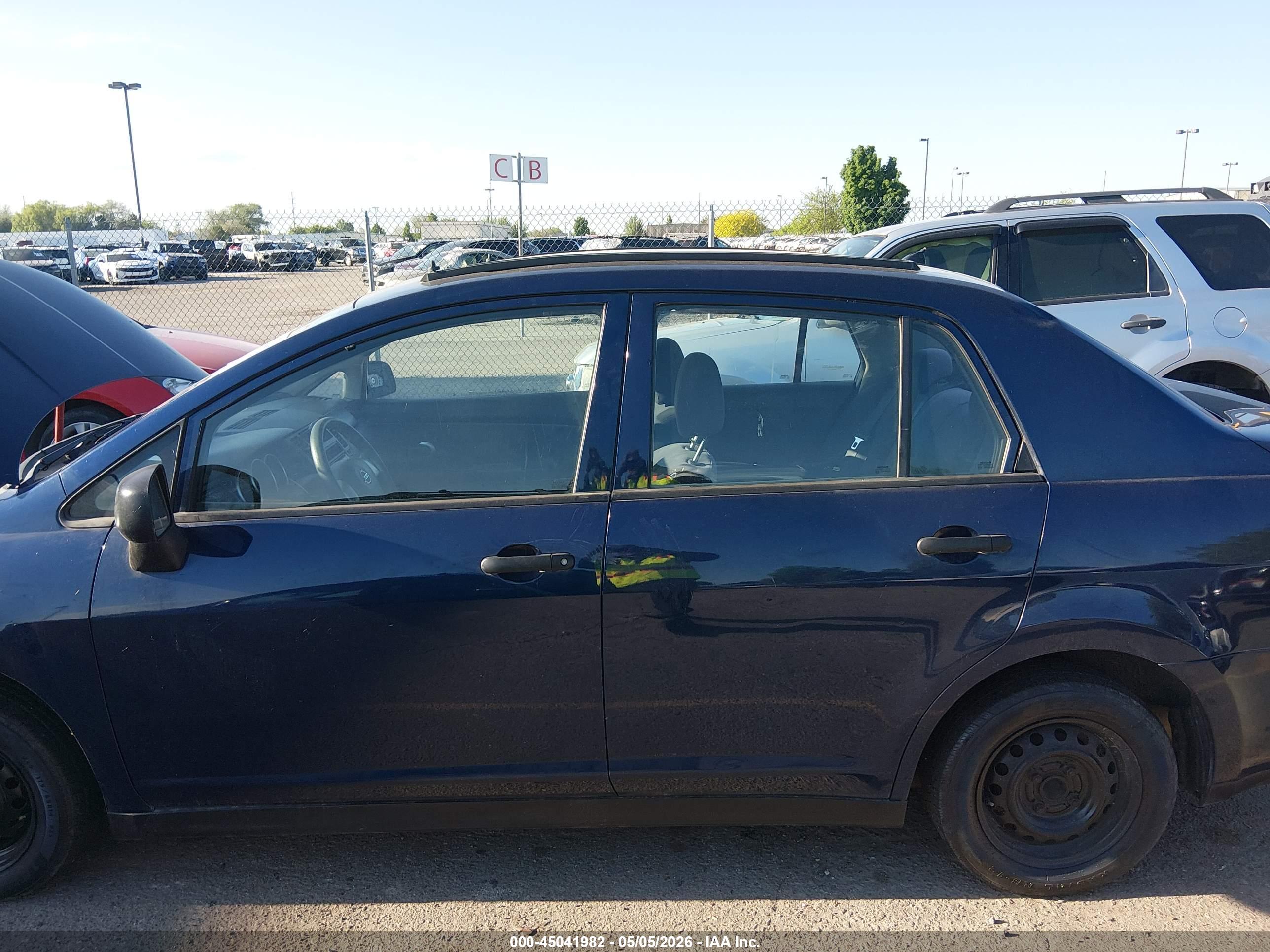 NISSAN VERSA image 6