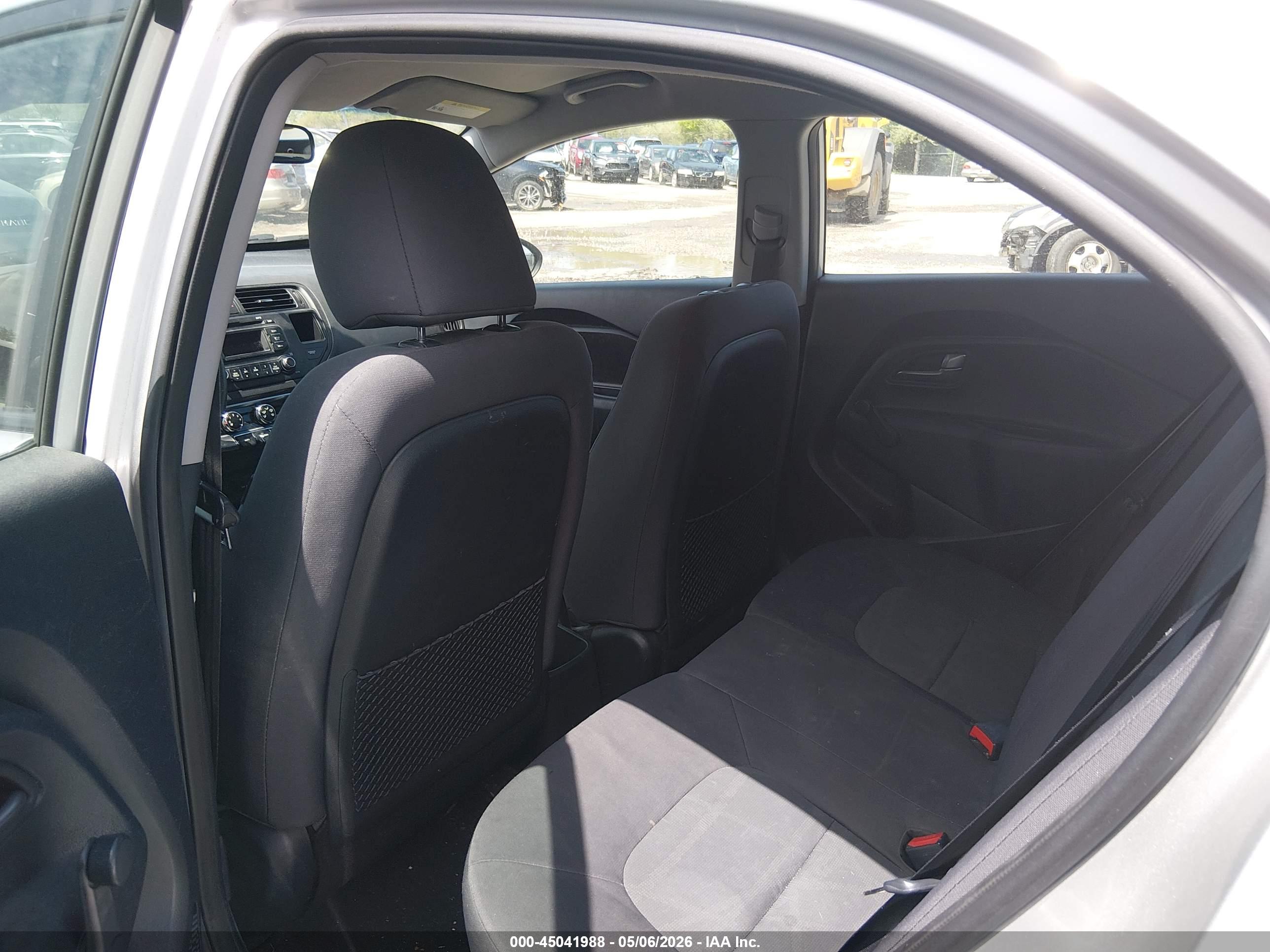 KIA RIO image 8