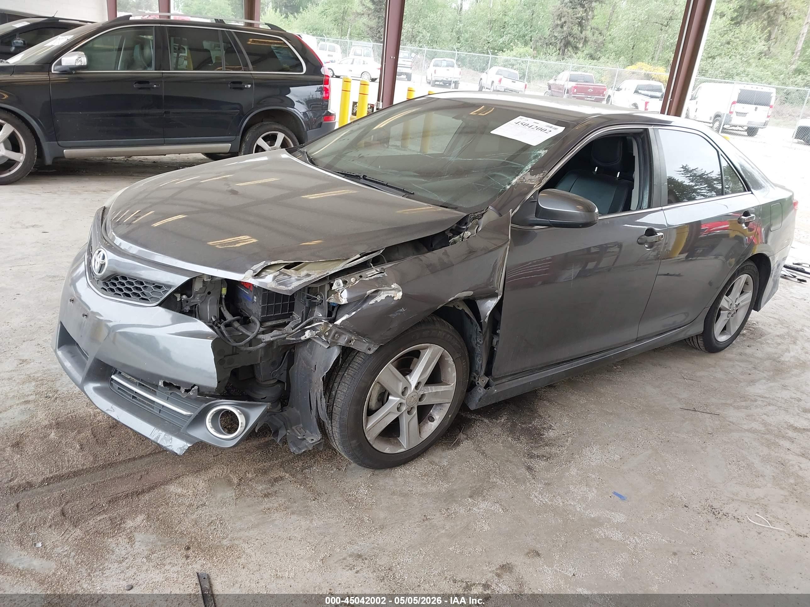 TOYOTA CAMRY image 2
