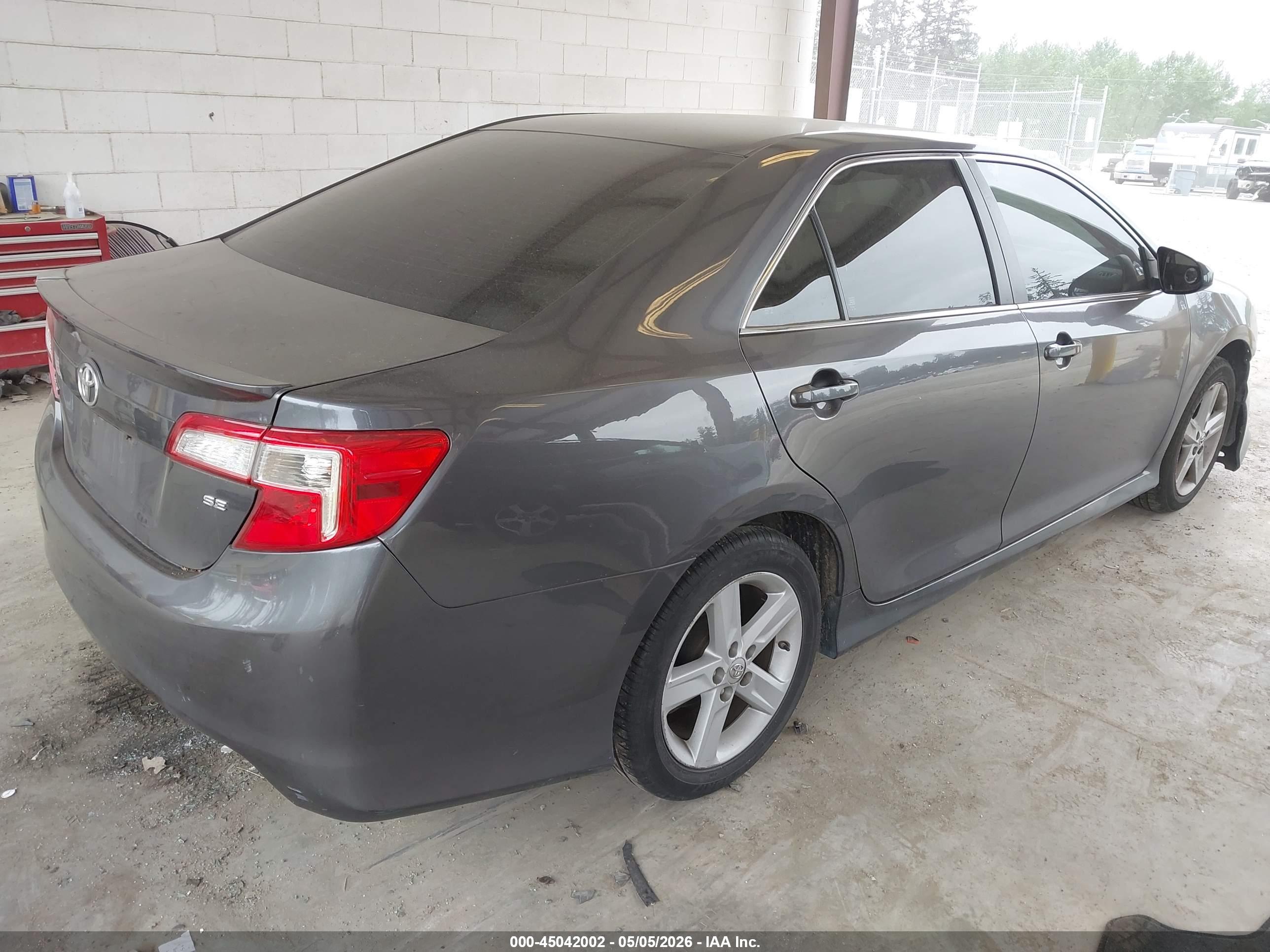TOYOTA CAMRY image 4