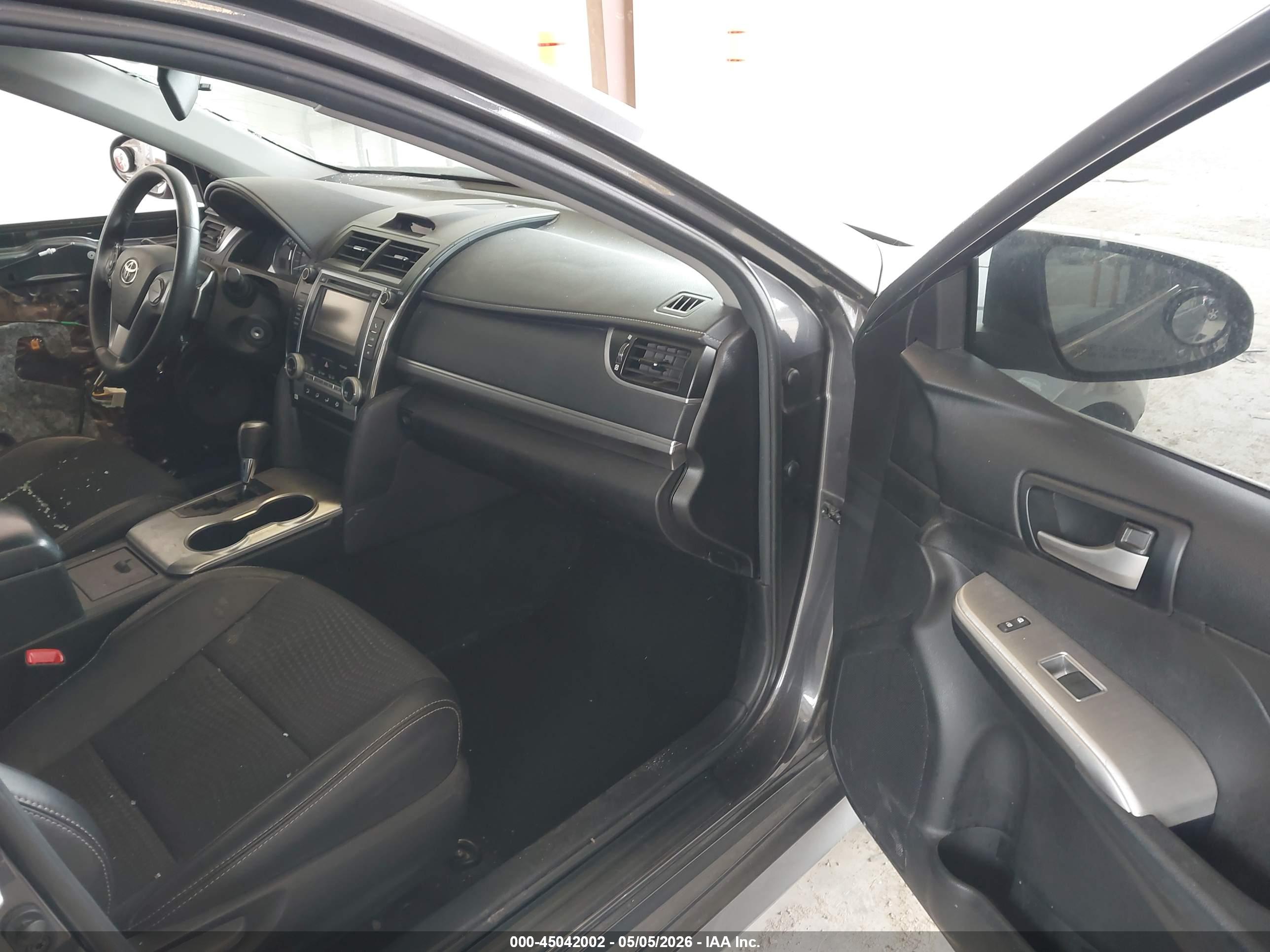 TOYOTA CAMRY image 5