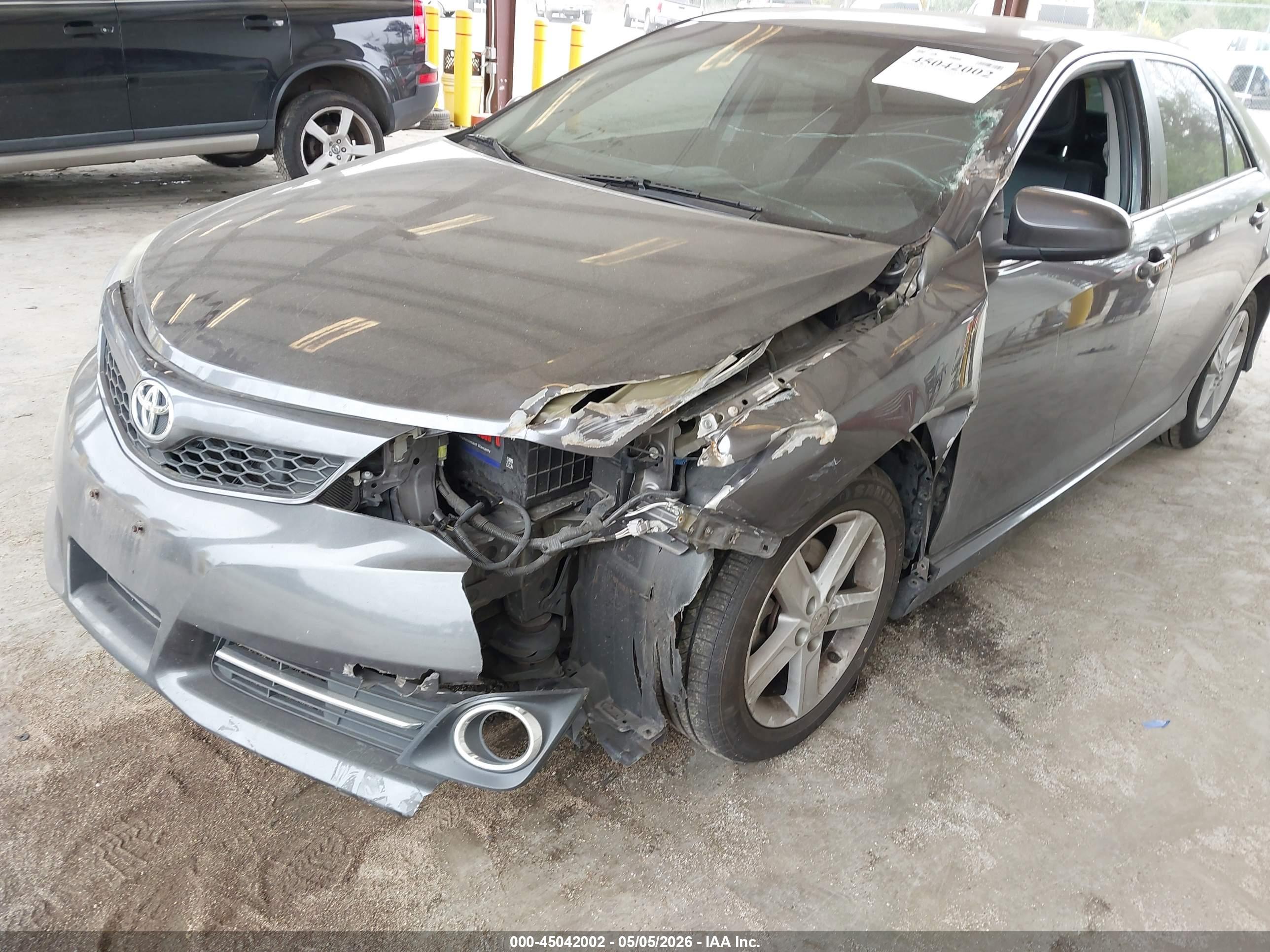 TOYOTA CAMRY image 6
