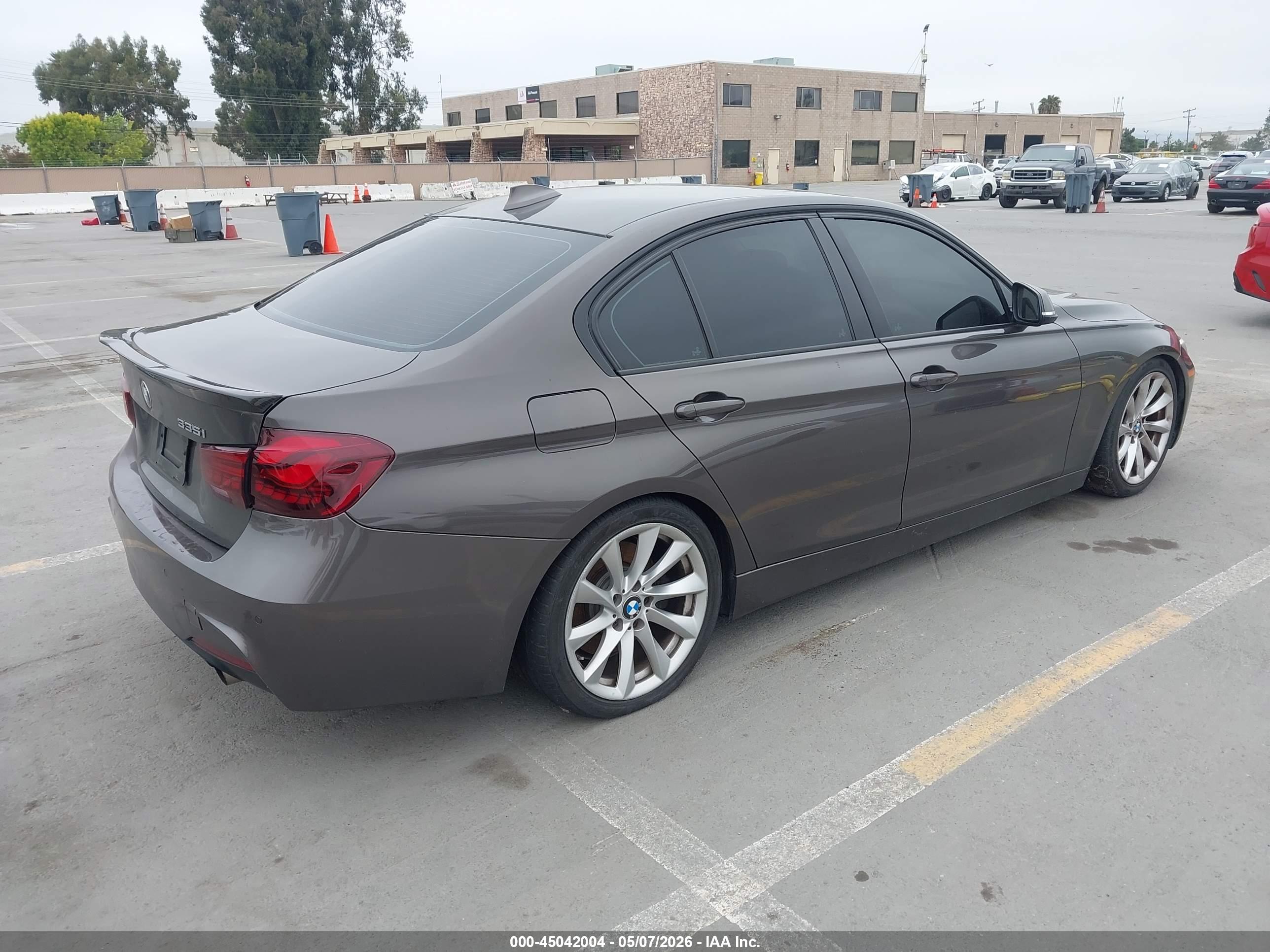 BMW 335I image 4