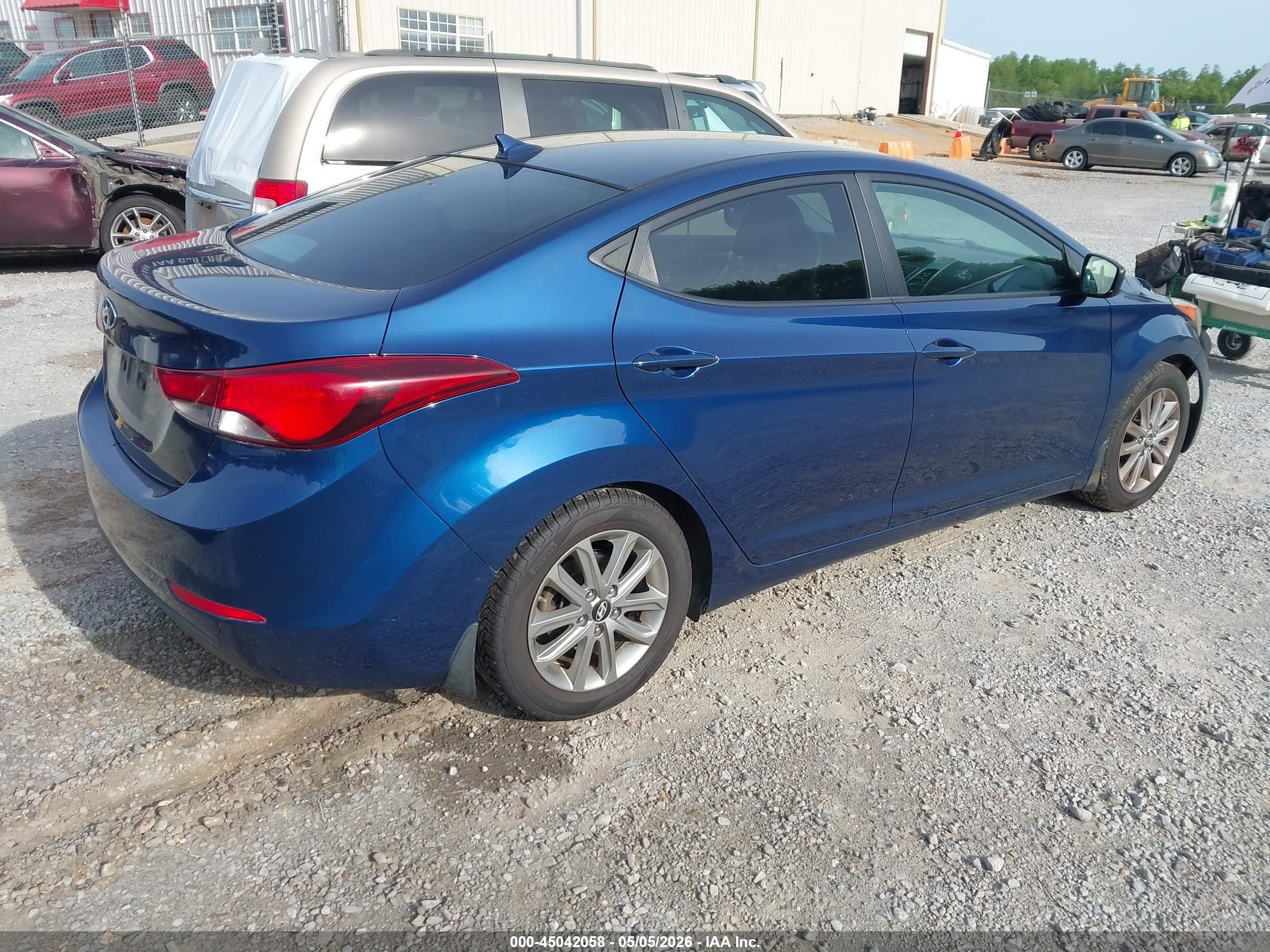 HYUNDAI ELANTRA image 4