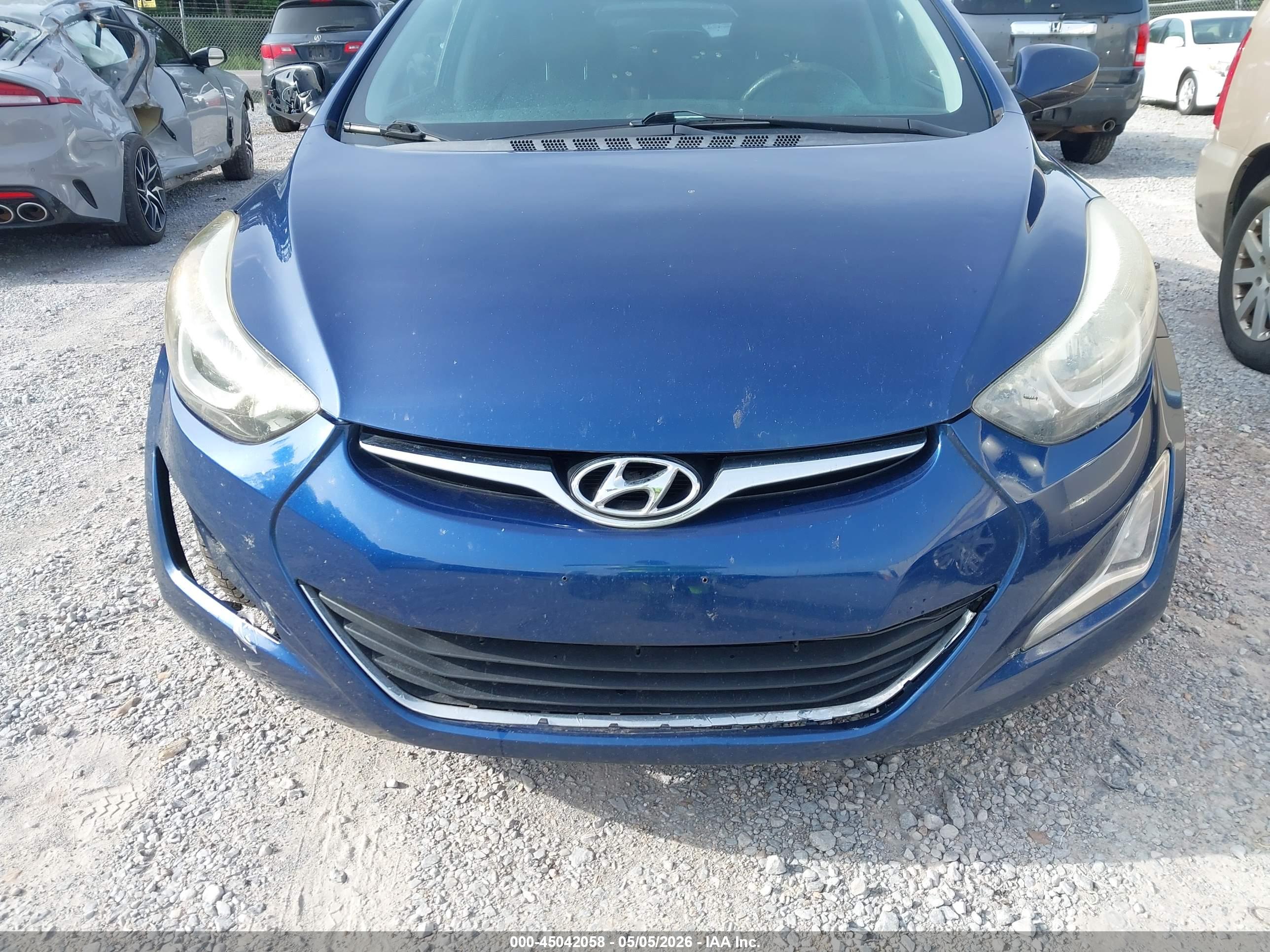 HYUNDAI ELANTRA image 6
