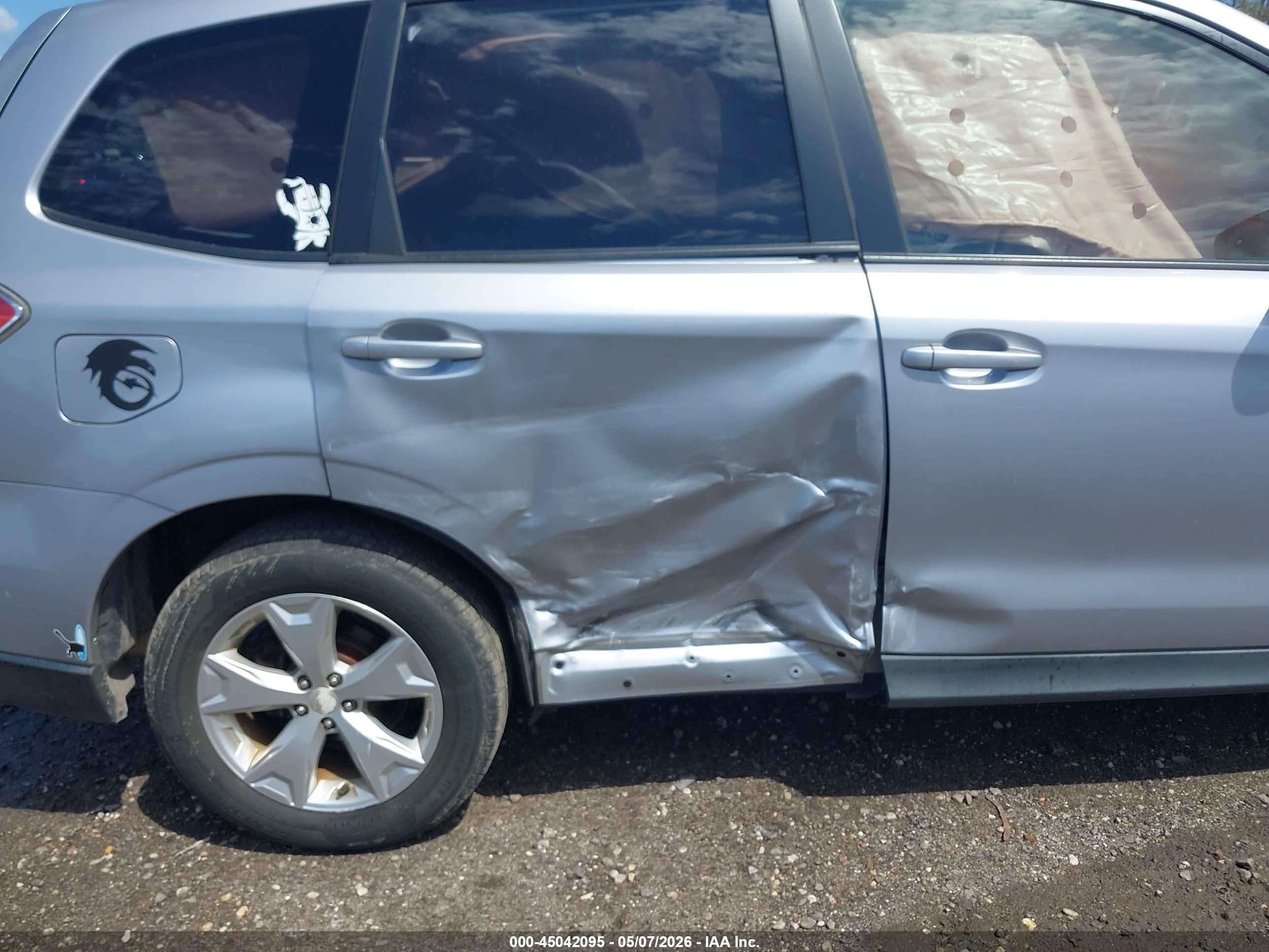 SUBARU FORESTER image 6