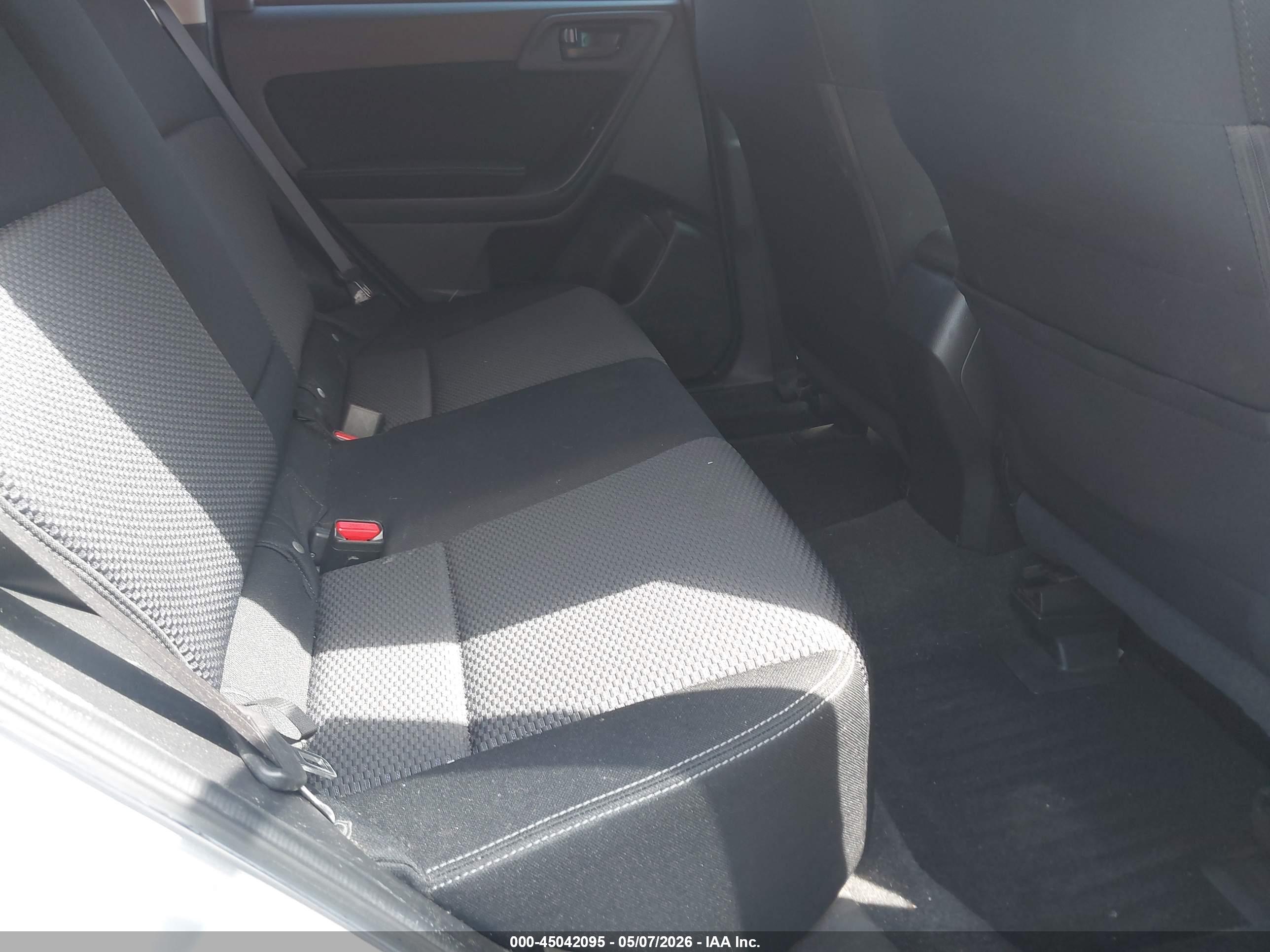 SUBARU FORESTER image 8