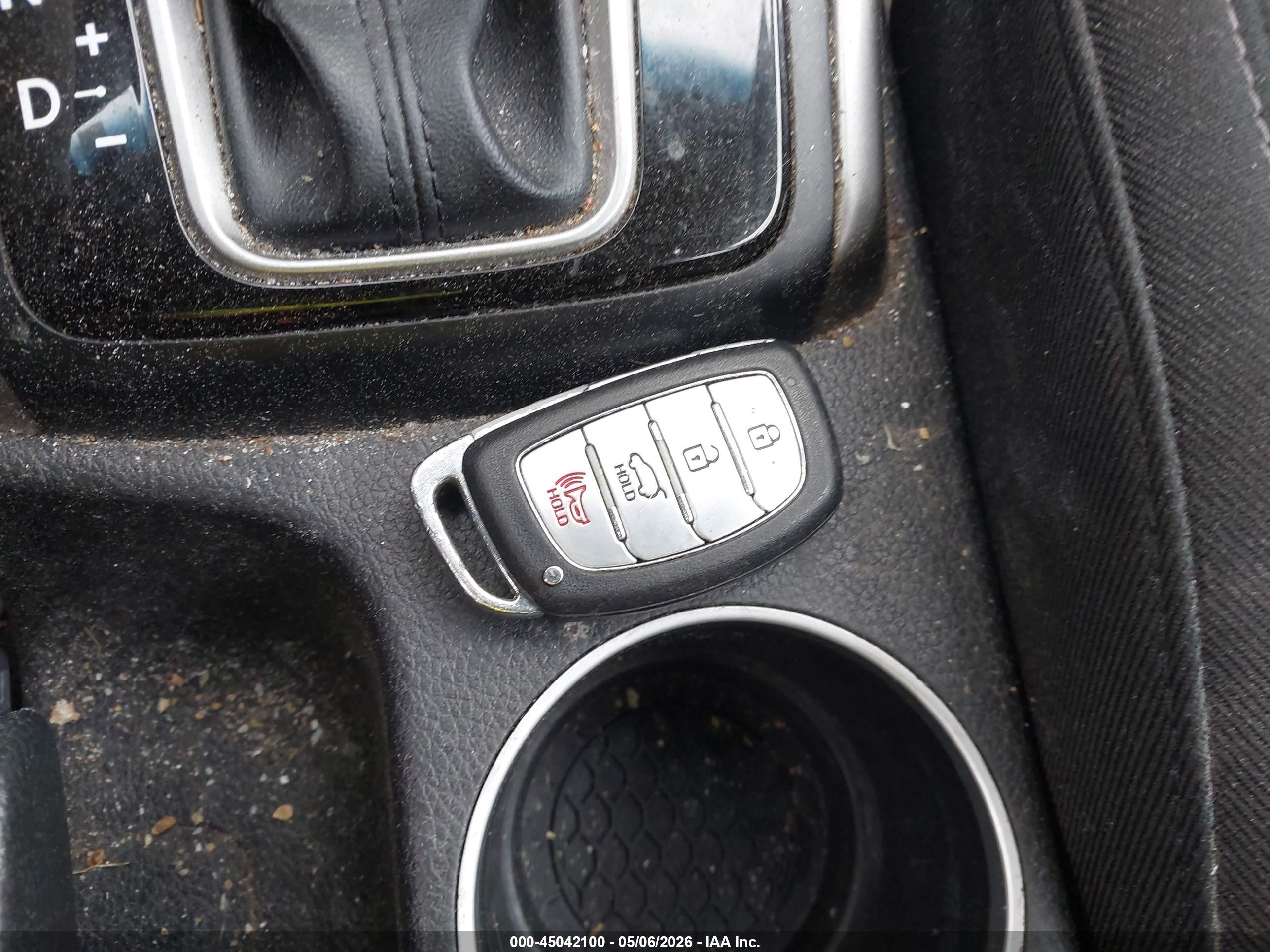 HYUNDAI ELANTRA image 11