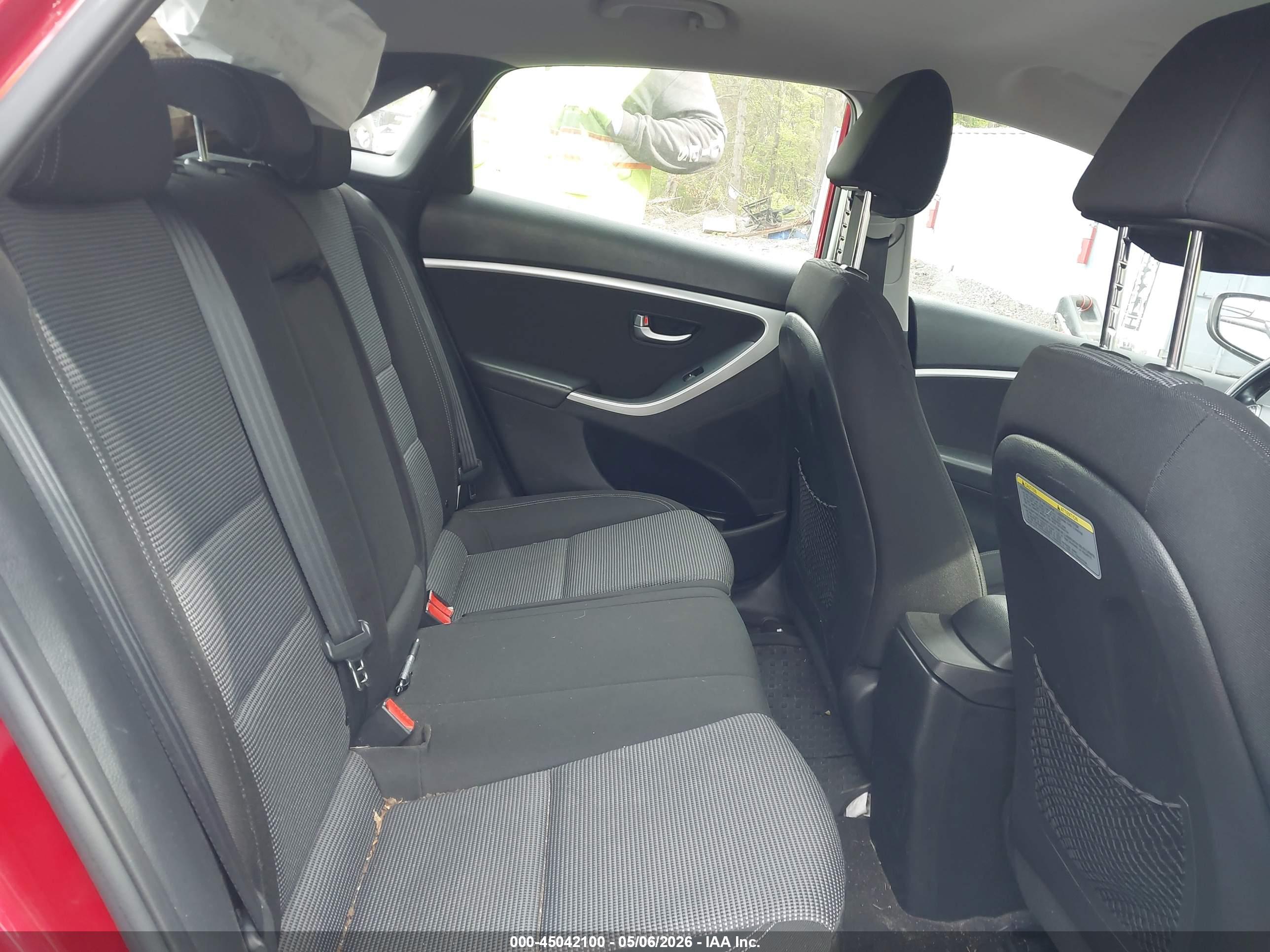 HYUNDAI ELANTRA image 8