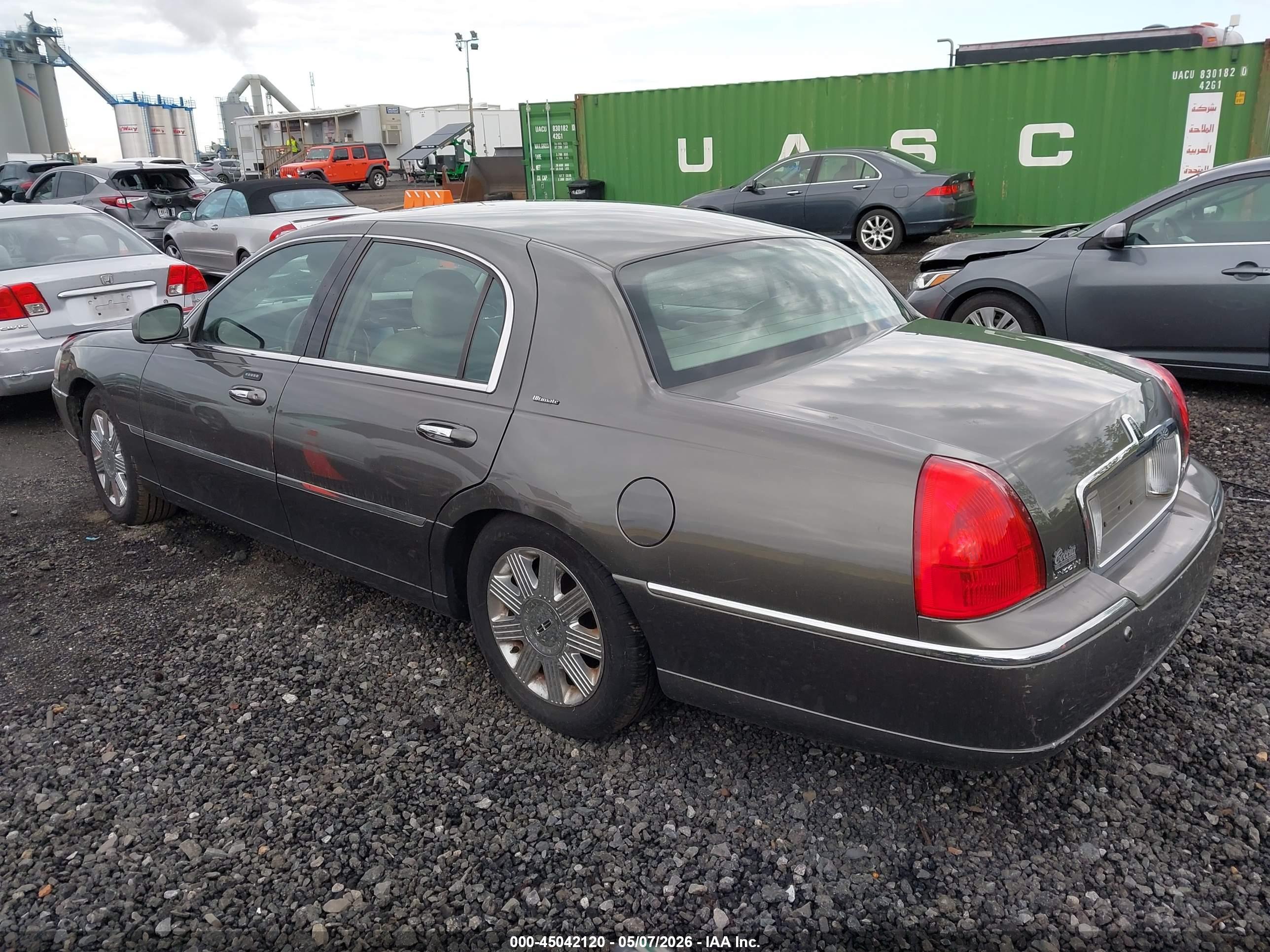 LINCOLN TOWN image 3