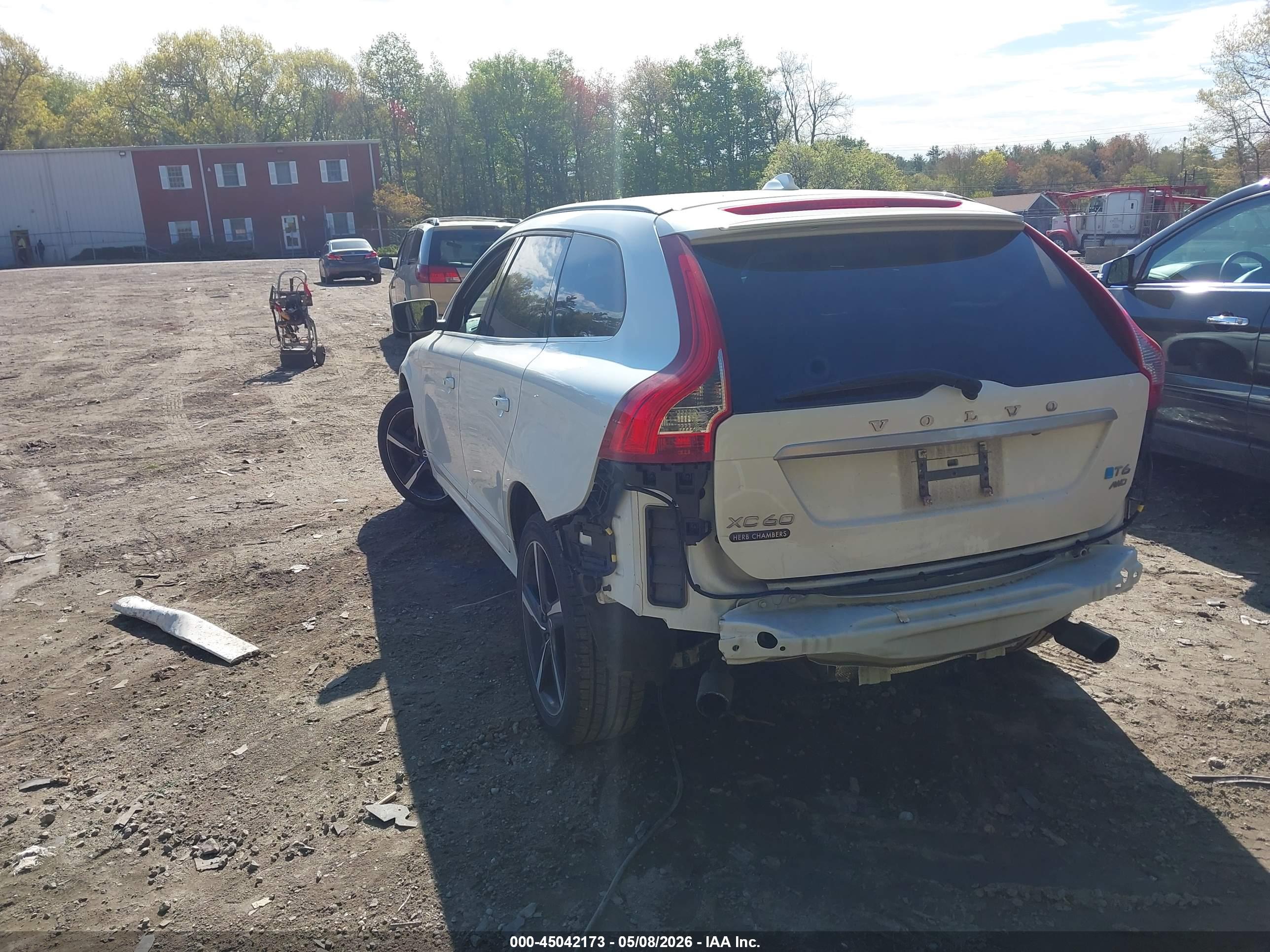 VOLVO XC60 image 3