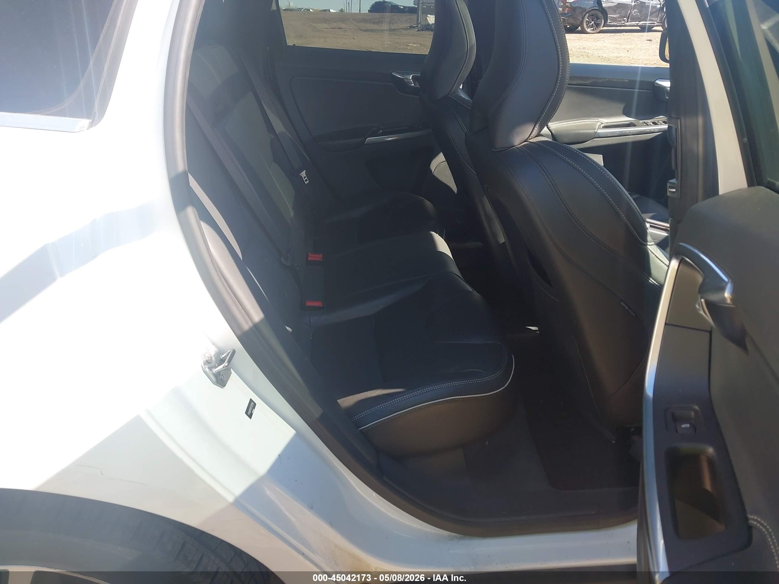 VOLVO XC60 image 8