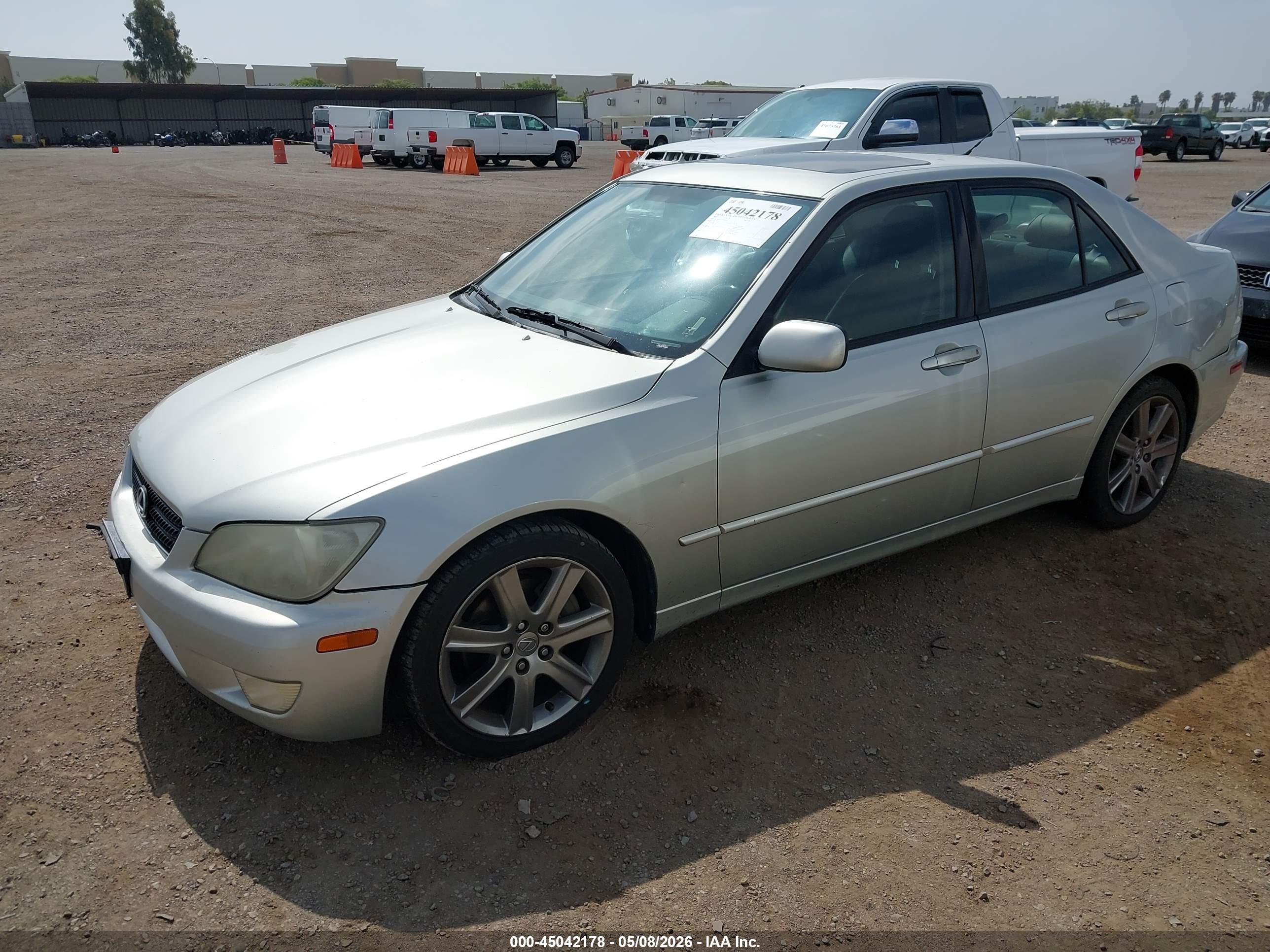 LEXUS IS image 2