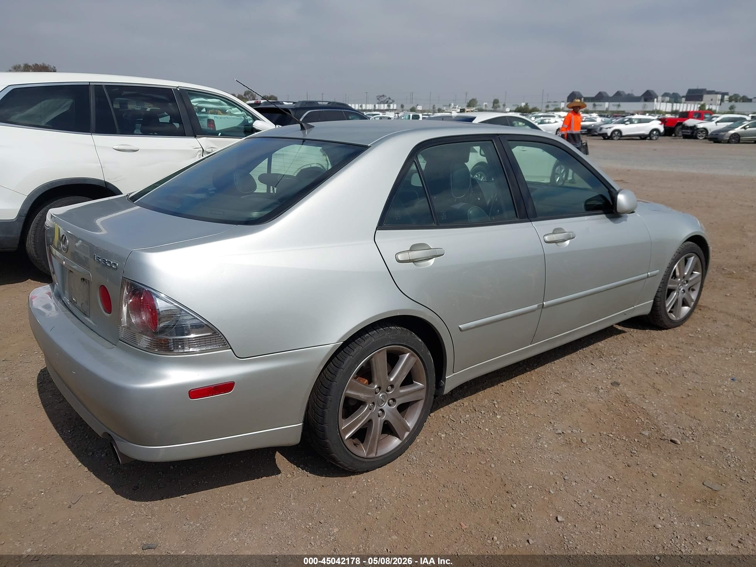LEXUS IS image 4