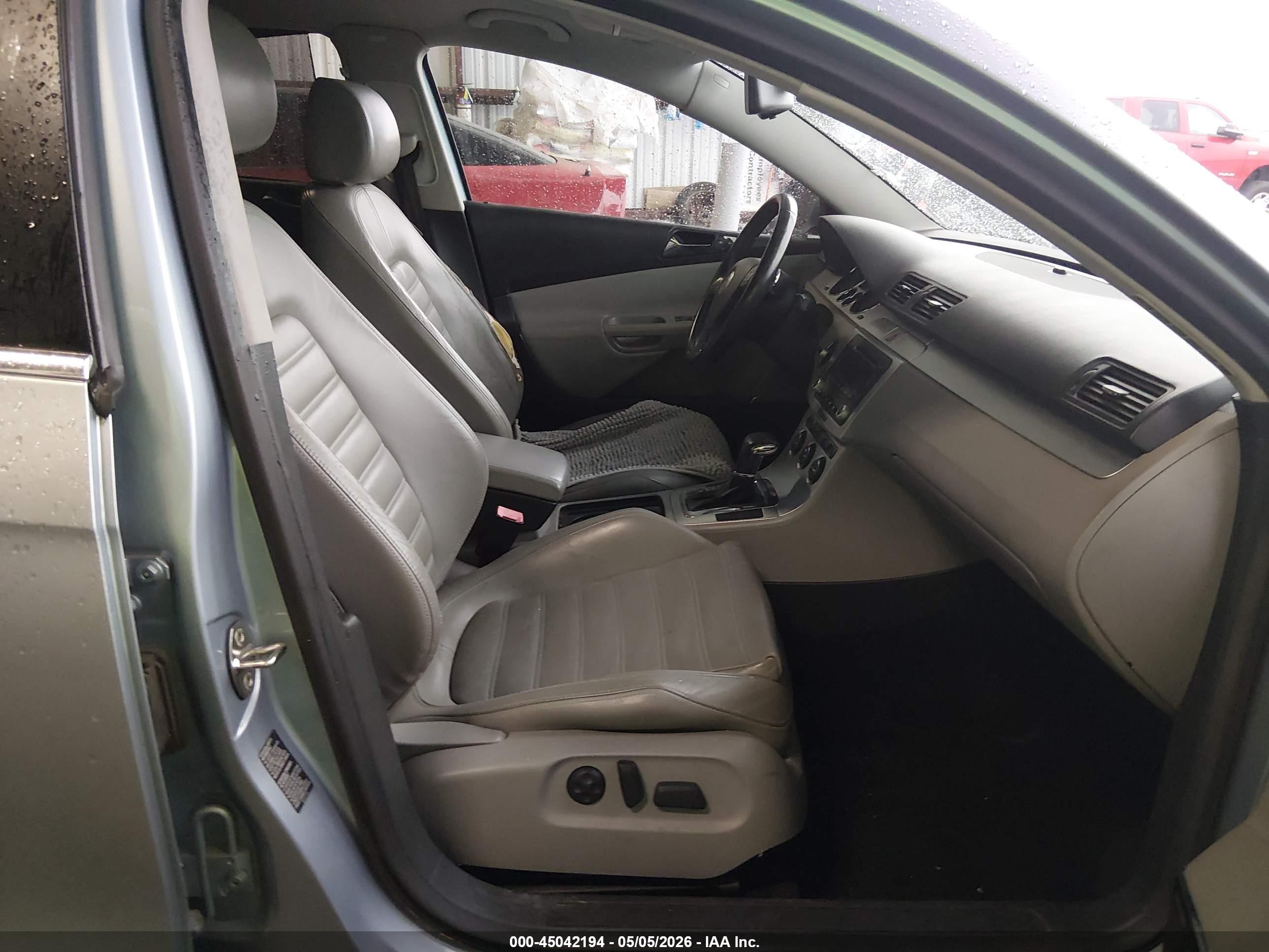 VOLKSWAGEN PASSAT image 5