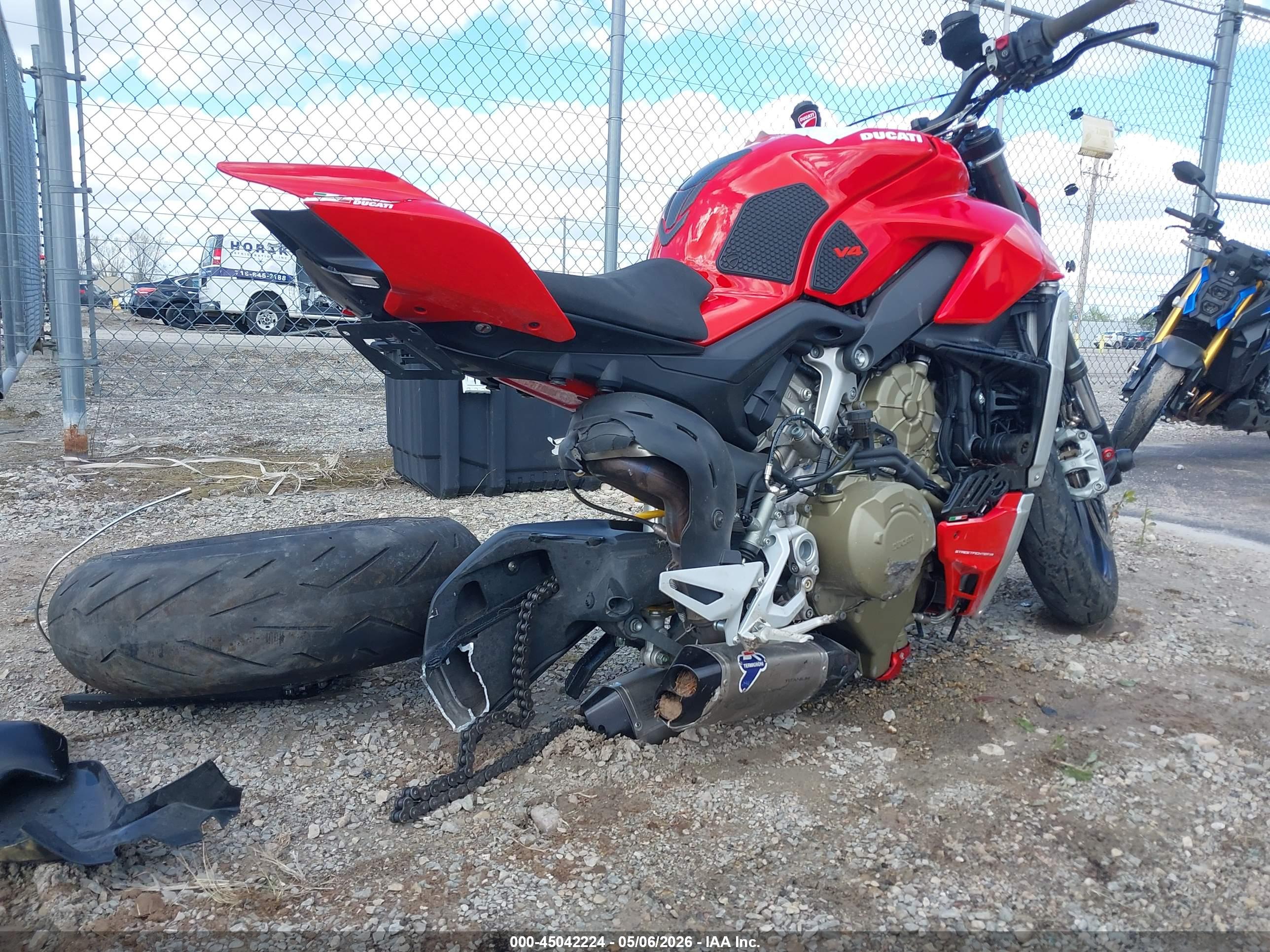 DUCATI STREETFIGHTER image 4