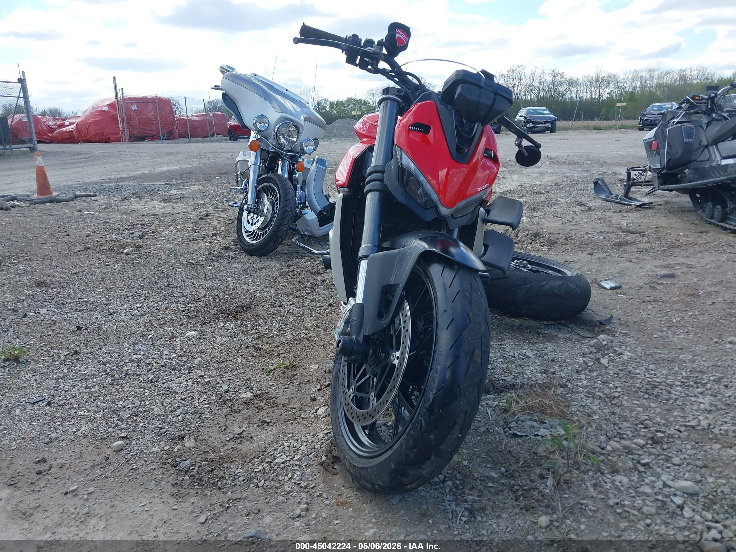 DUCATI STREETFIGHTER image 5