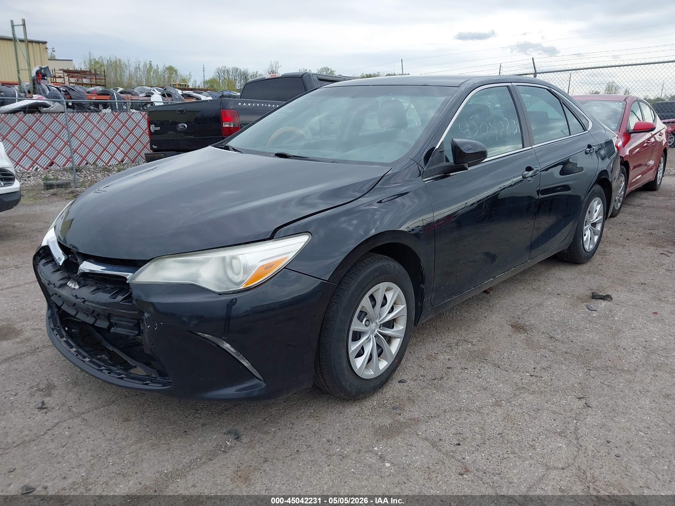 TOYOTA CAMRY image 2