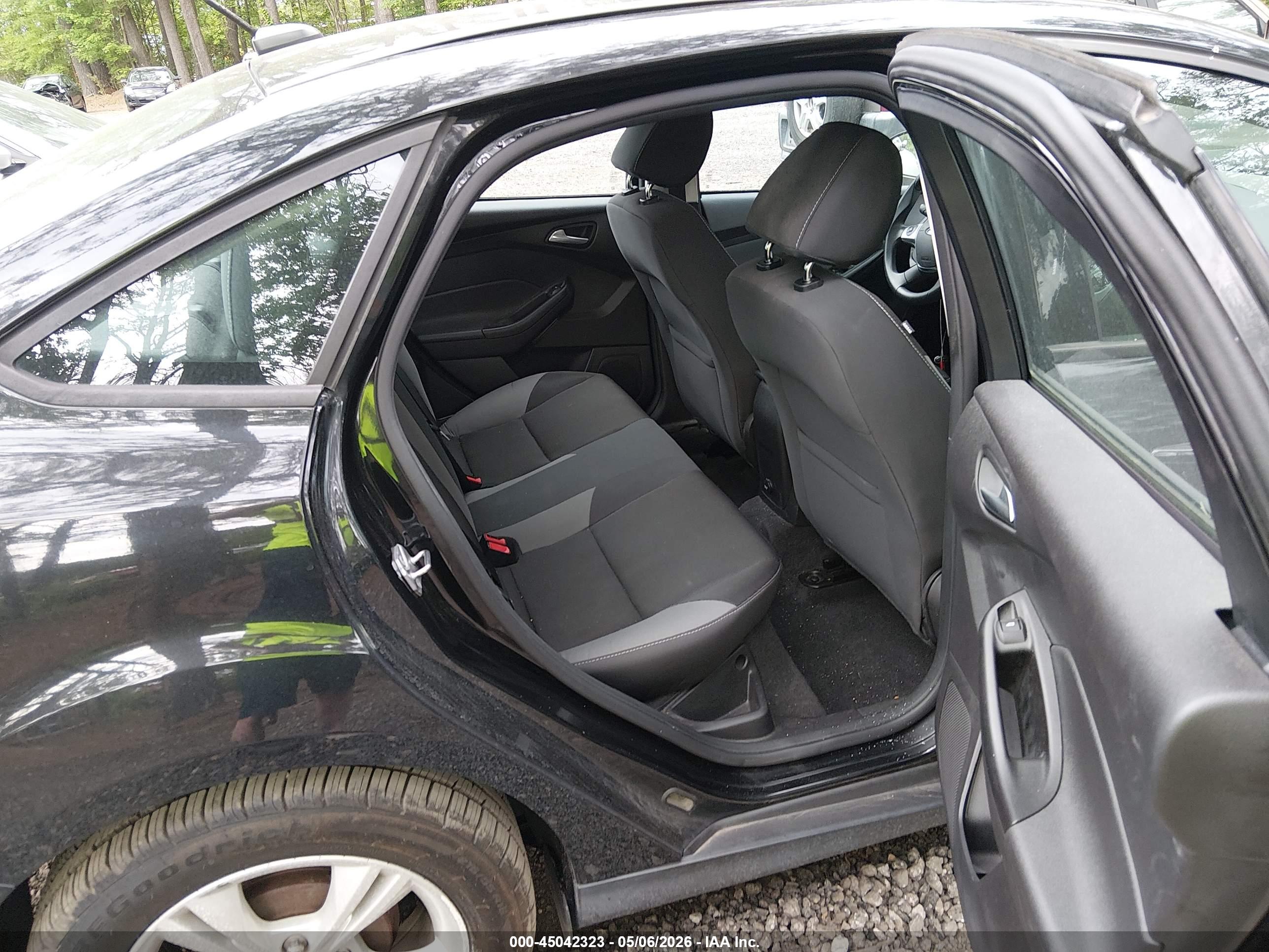 FORD FOCUS image 8
