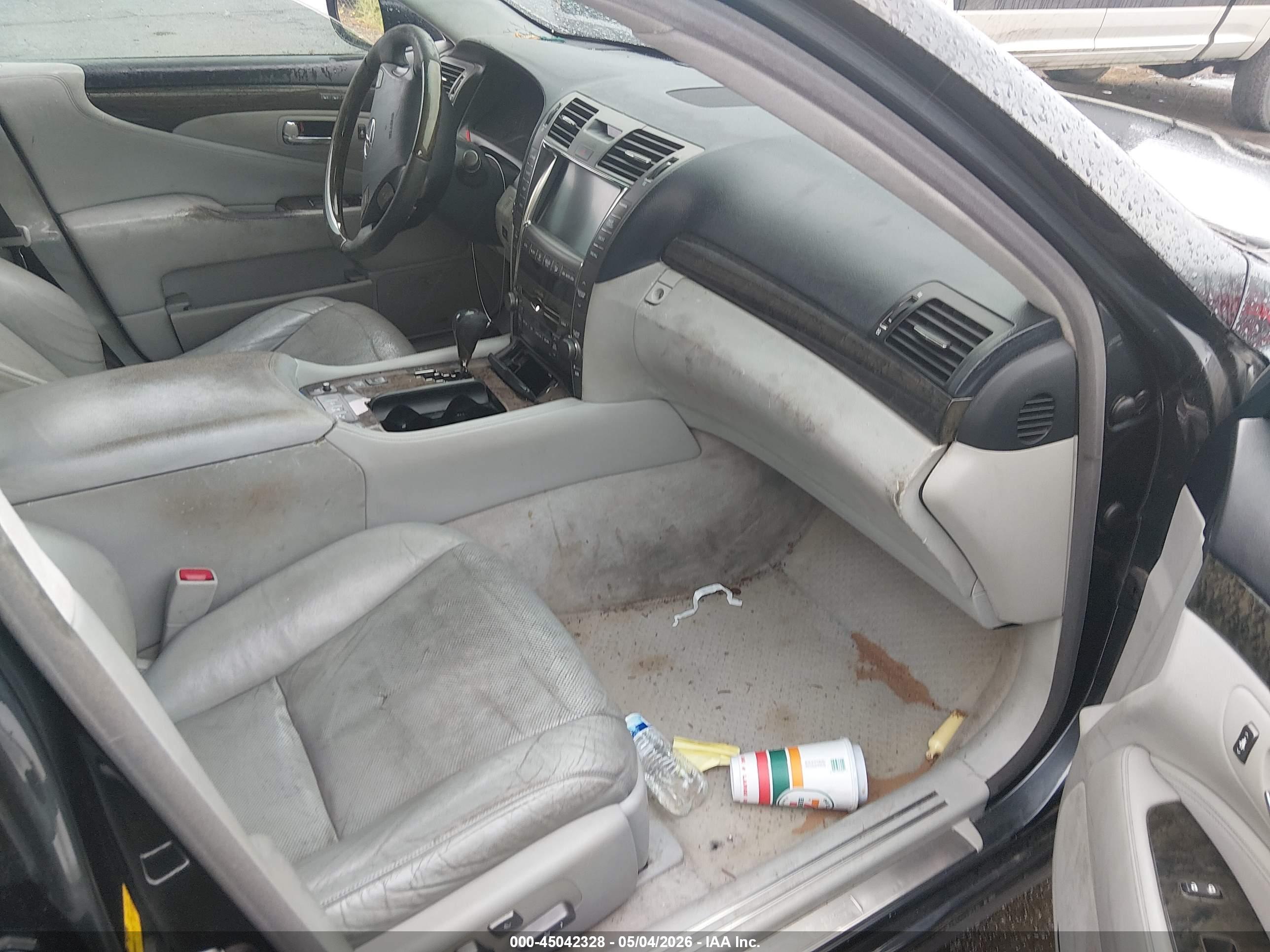 LEXUS LS image 5