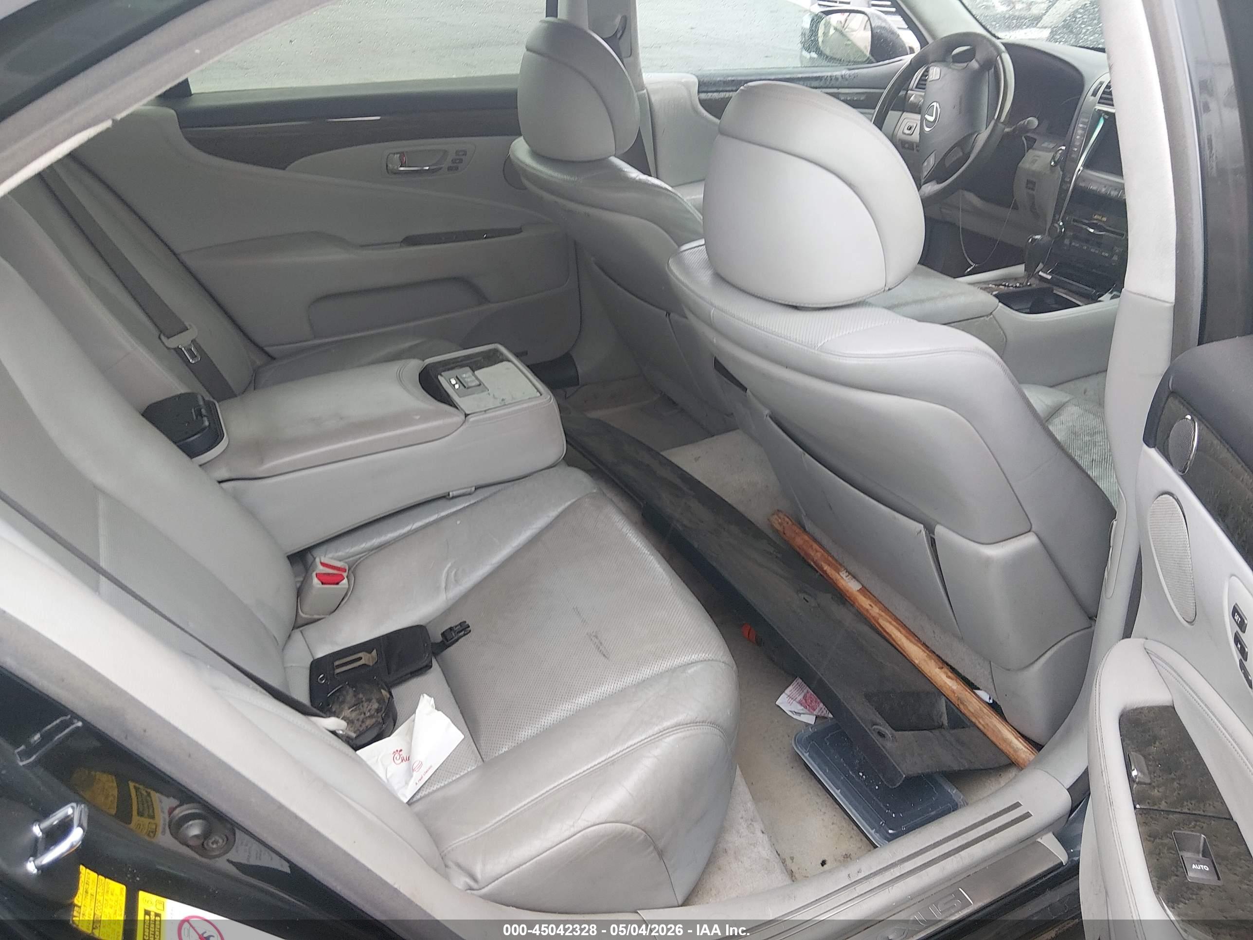 LEXUS LS image 8