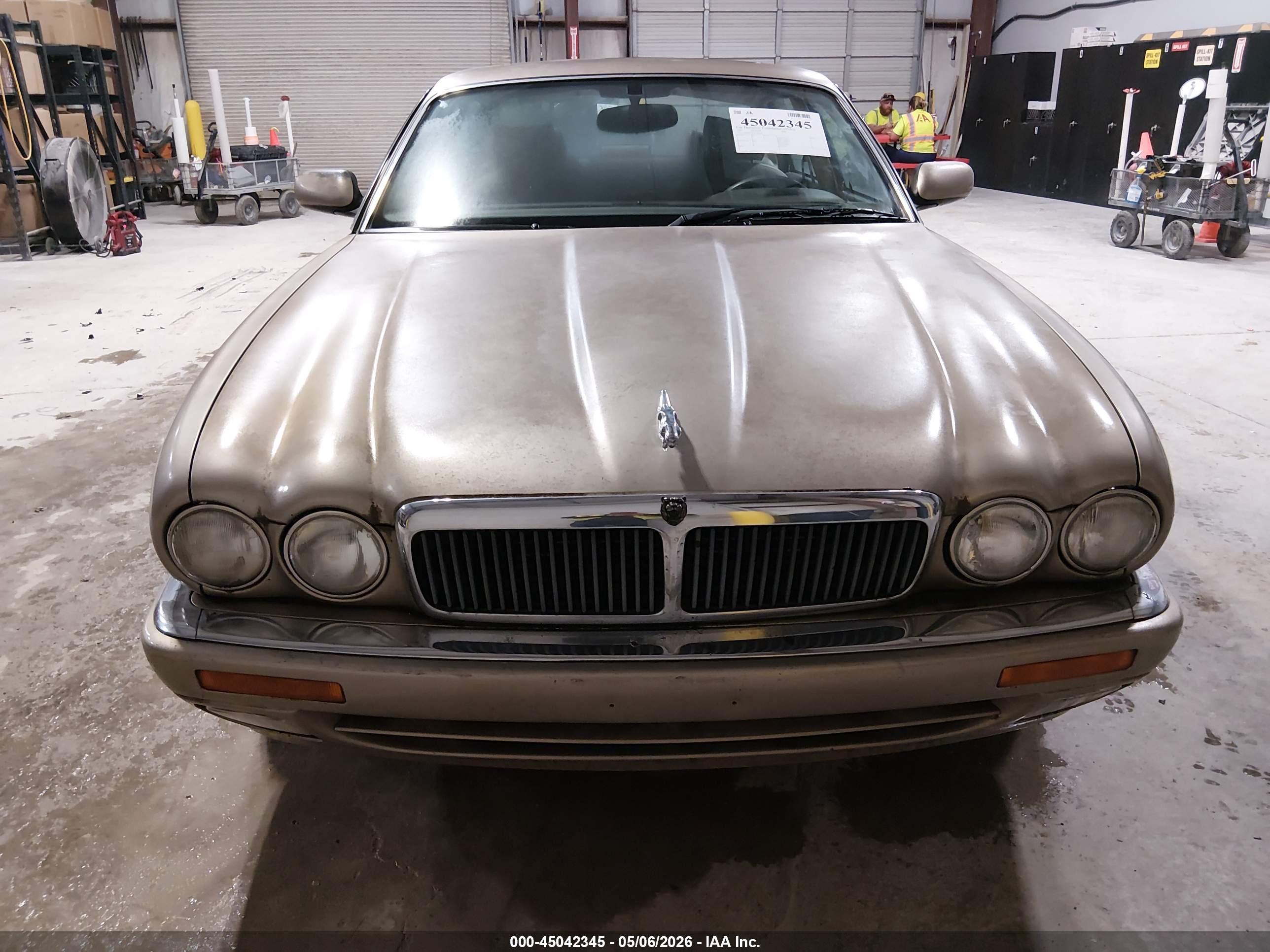 JAGUAR XJ6 image 6