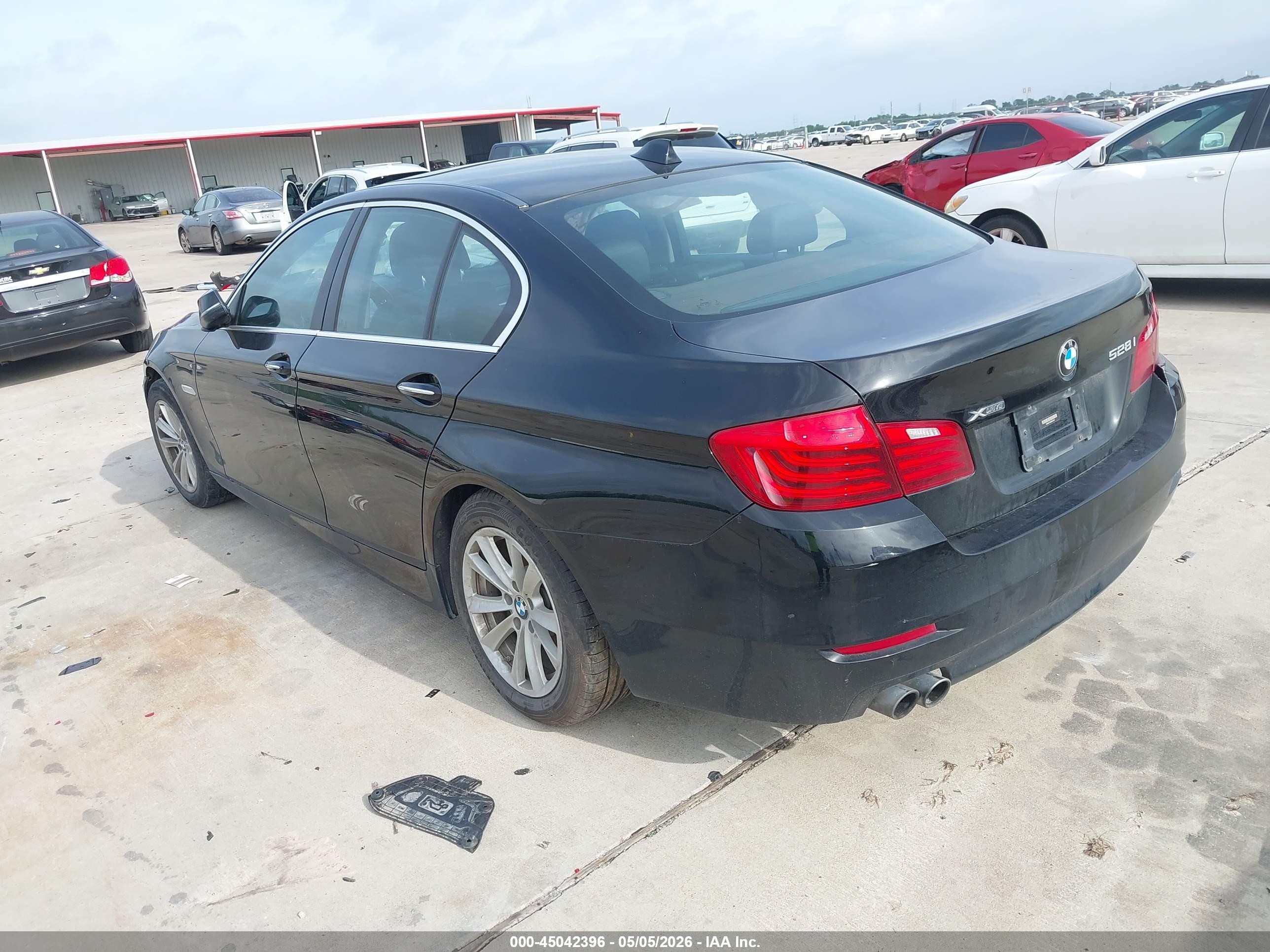 BMW 528I image 3
