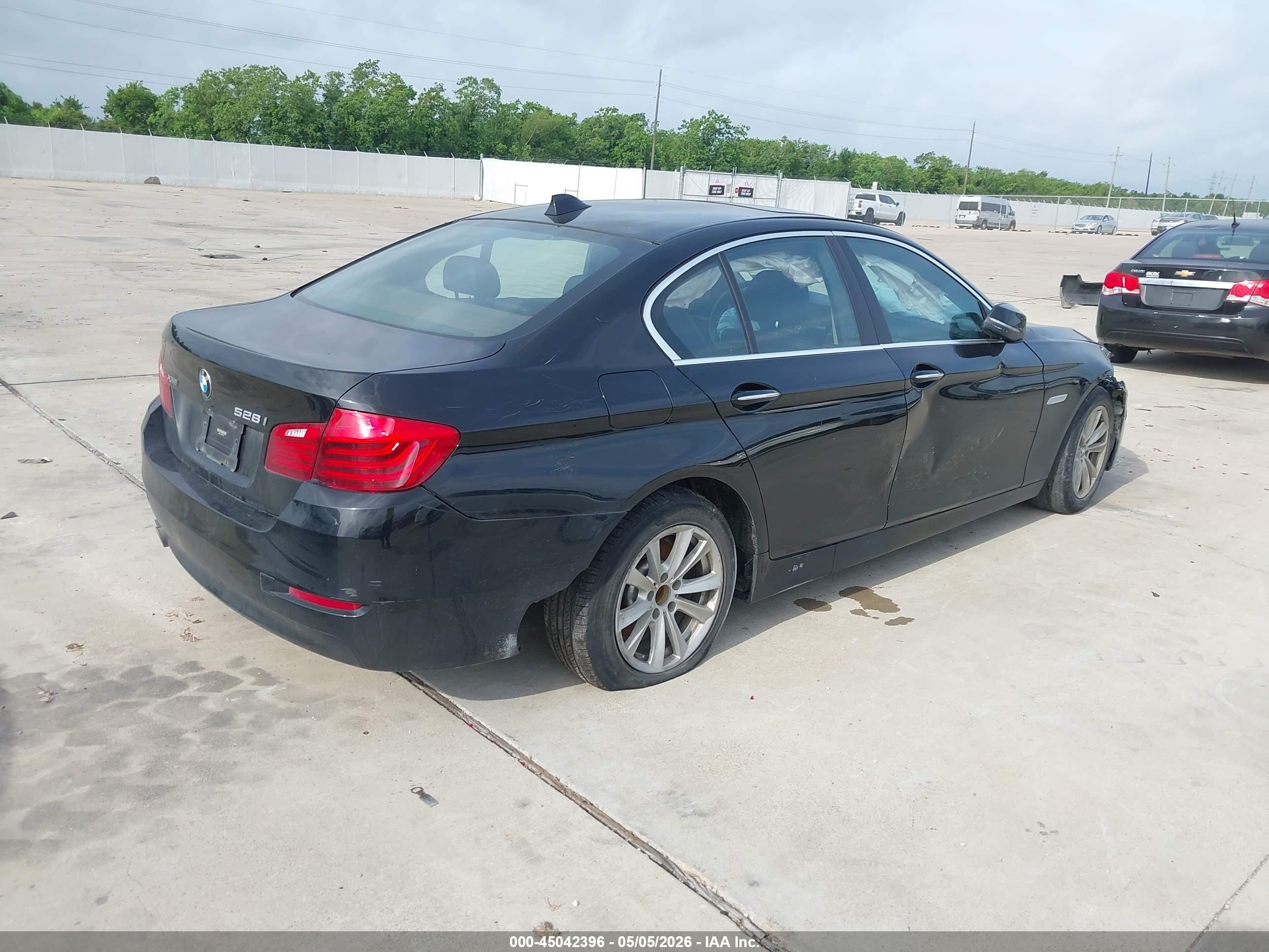 BMW 528I image 4