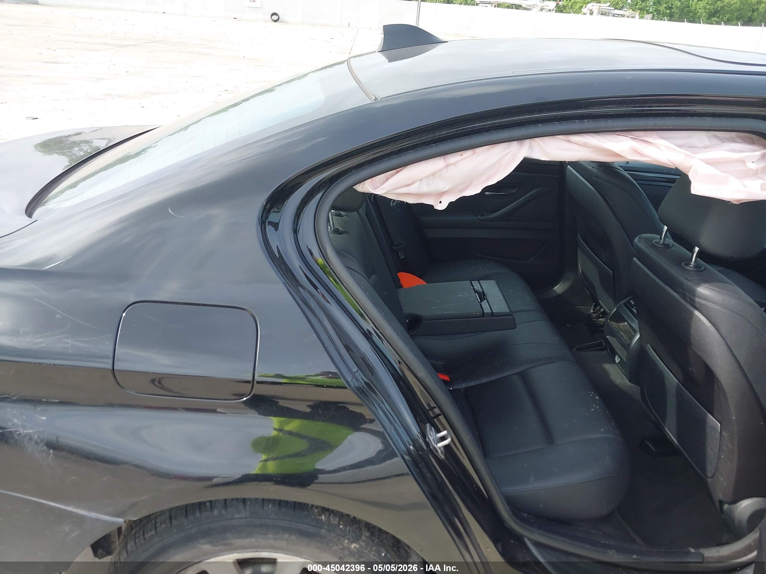 BMW 528I image 8