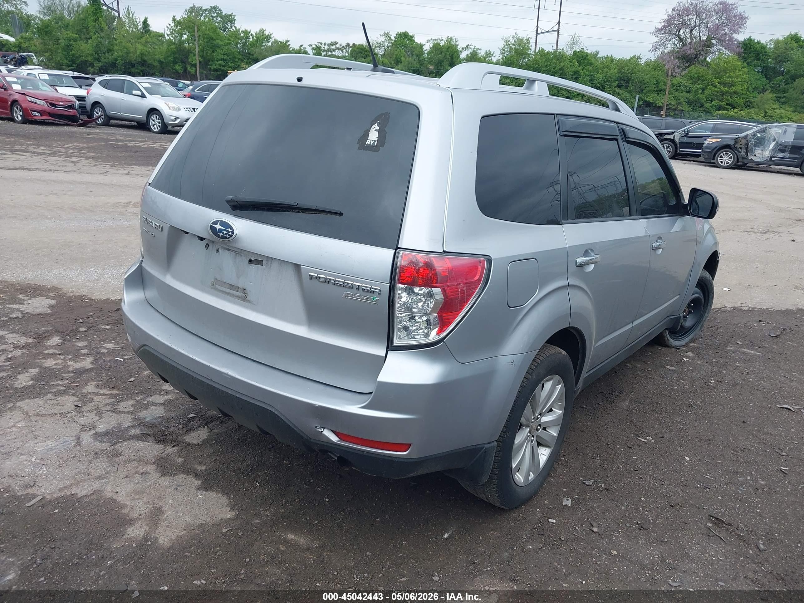 SUBARU FORESTER image 4