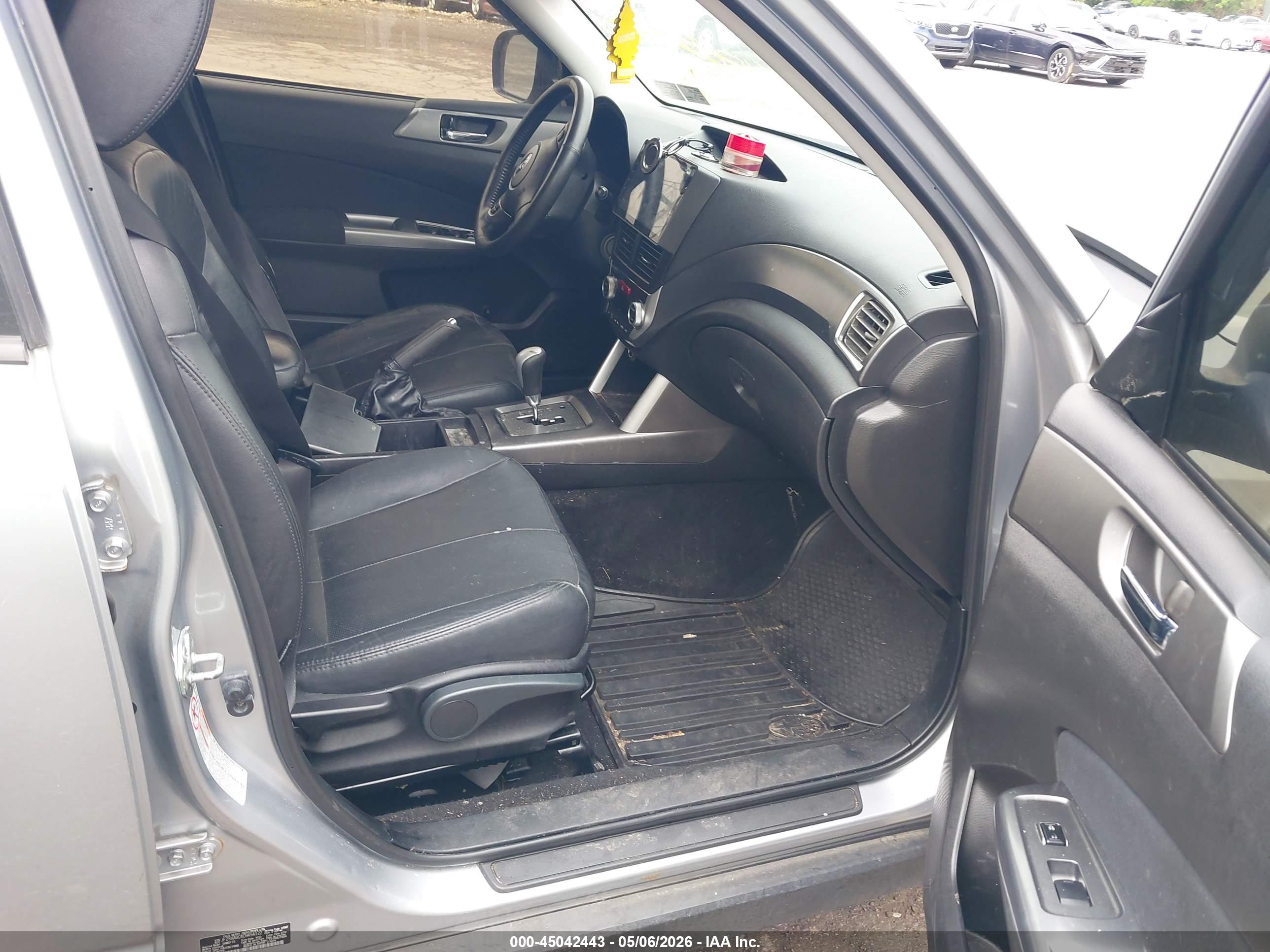 SUBARU FORESTER image 5
