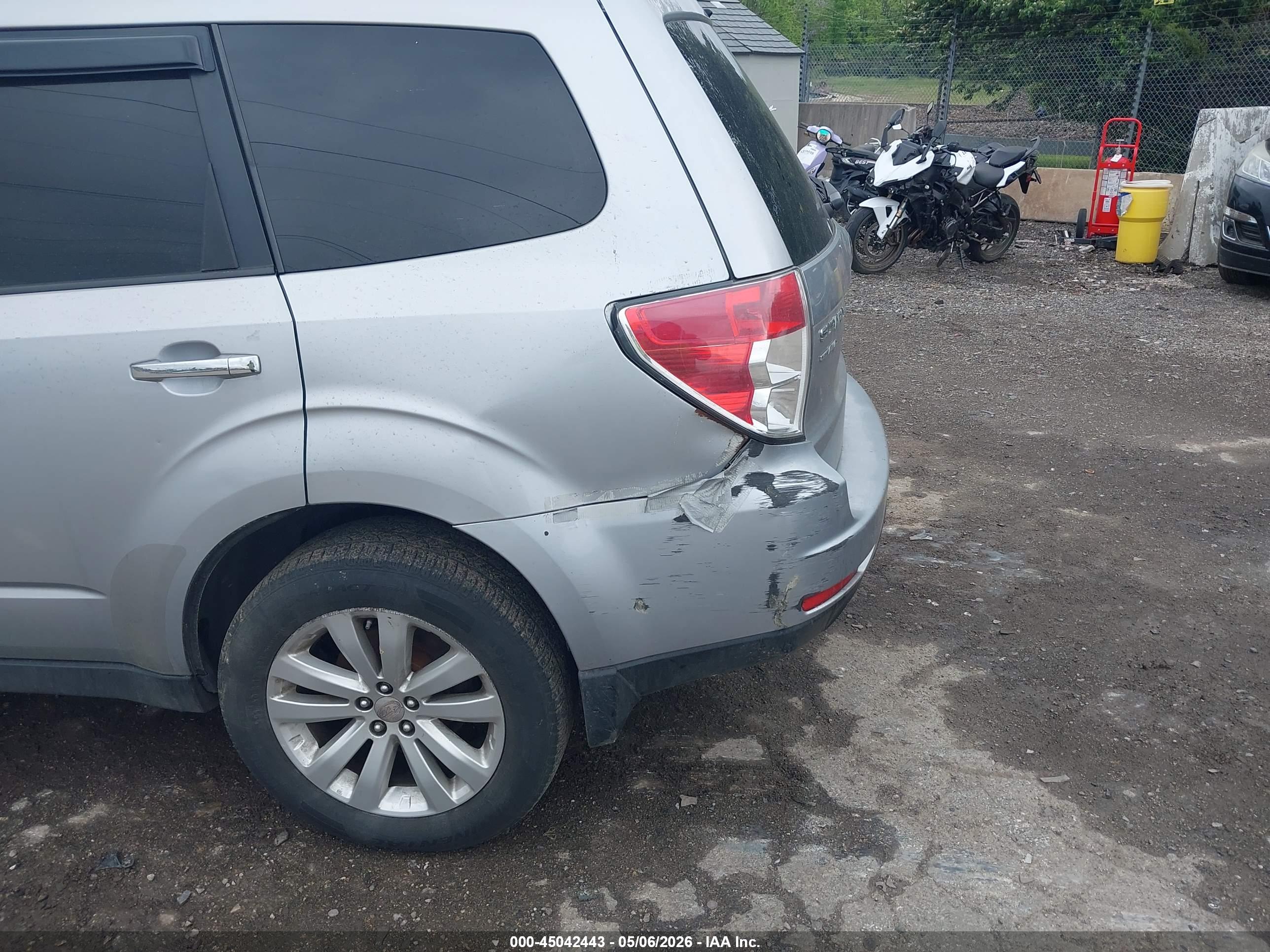 SUBARU FORESTER image 6