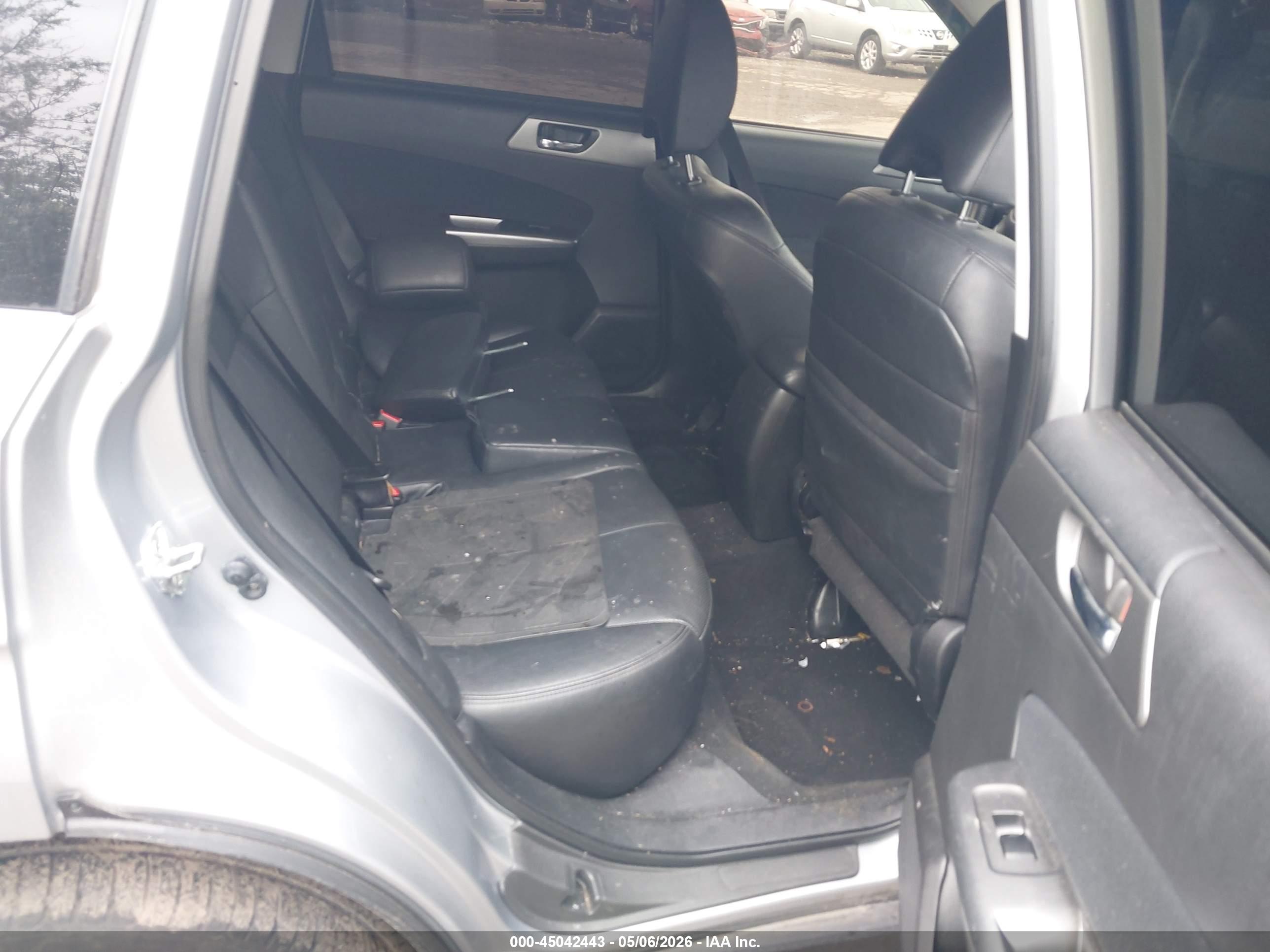 SUBARU FORESTER image 8