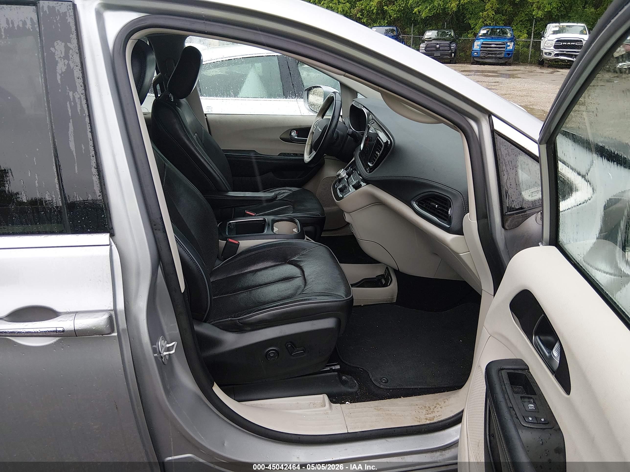 CHRYSLER PACIFICA image 5